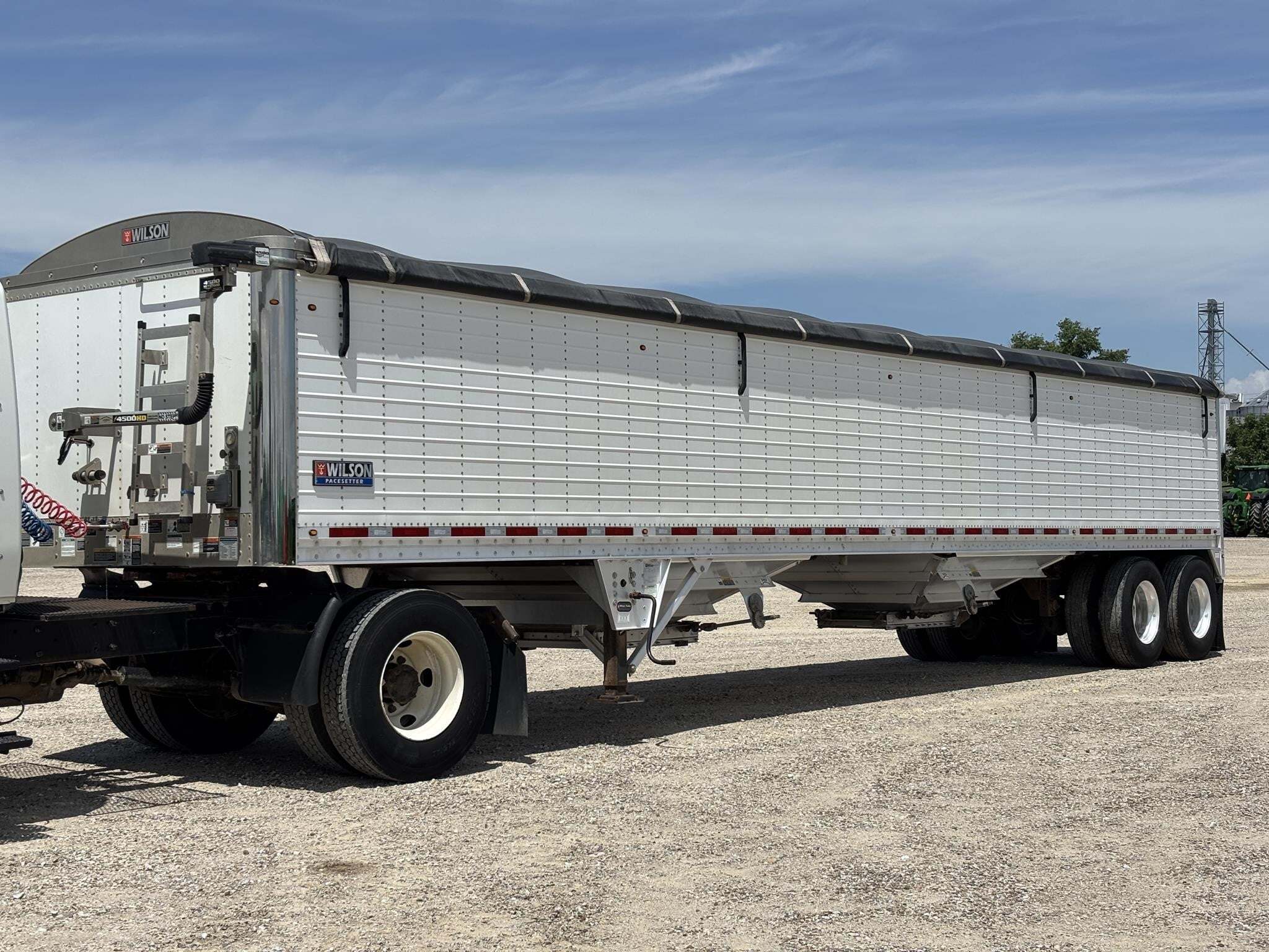 2019 Wilson DWH-650 Grain Trailer