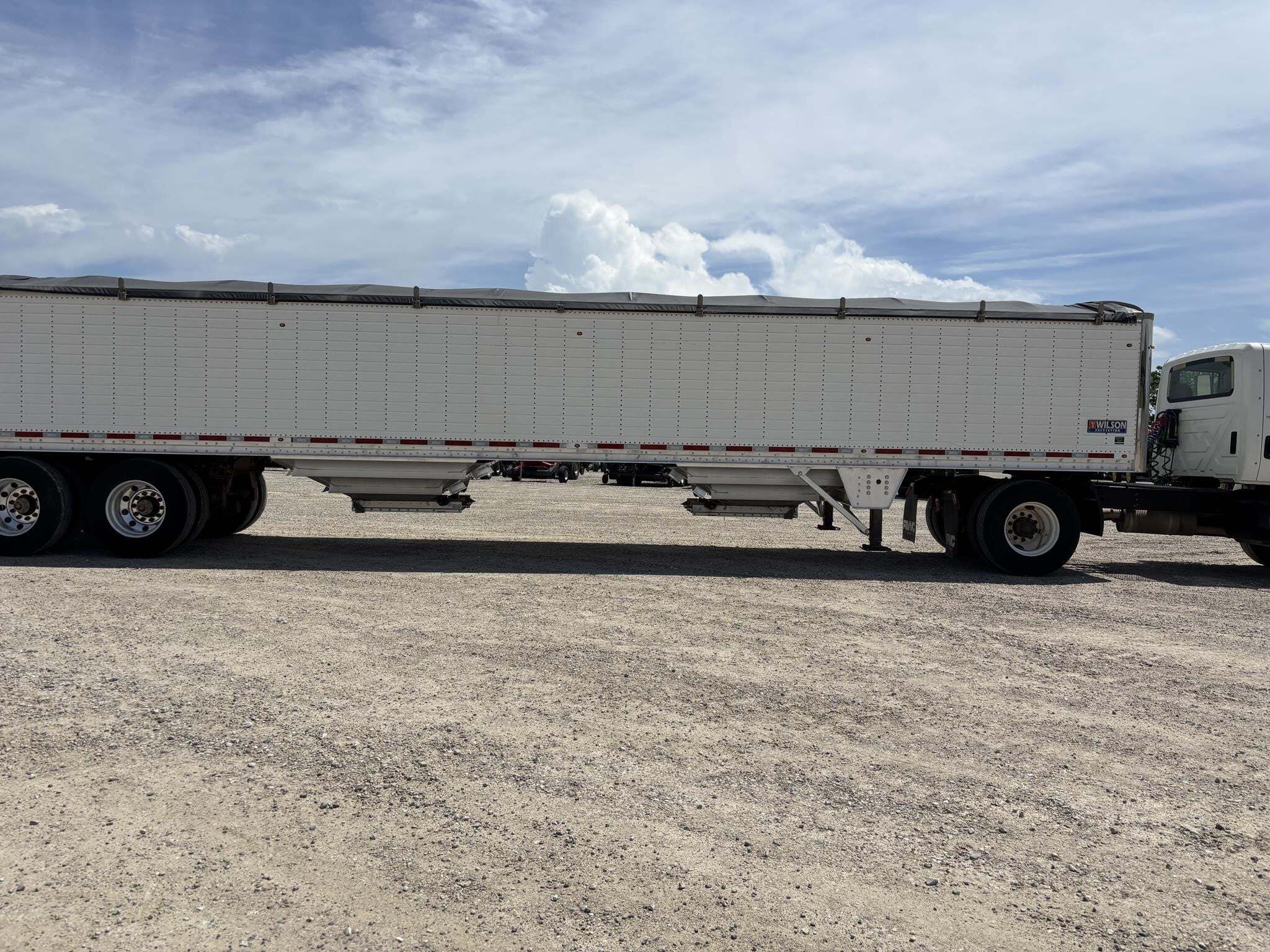 2019 Wilson DWH-650 Grain Trailer