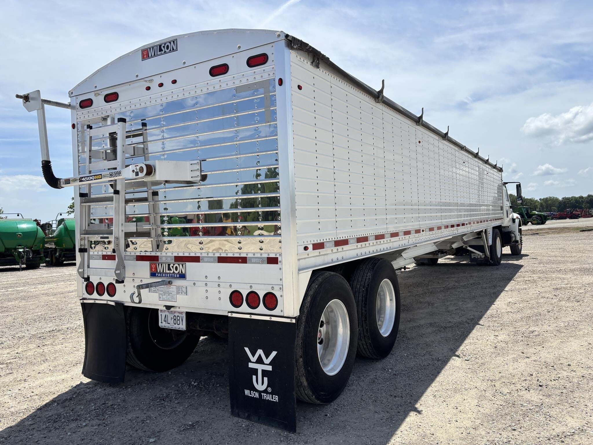 2019 Wilson DWH-650 Grain Trailer