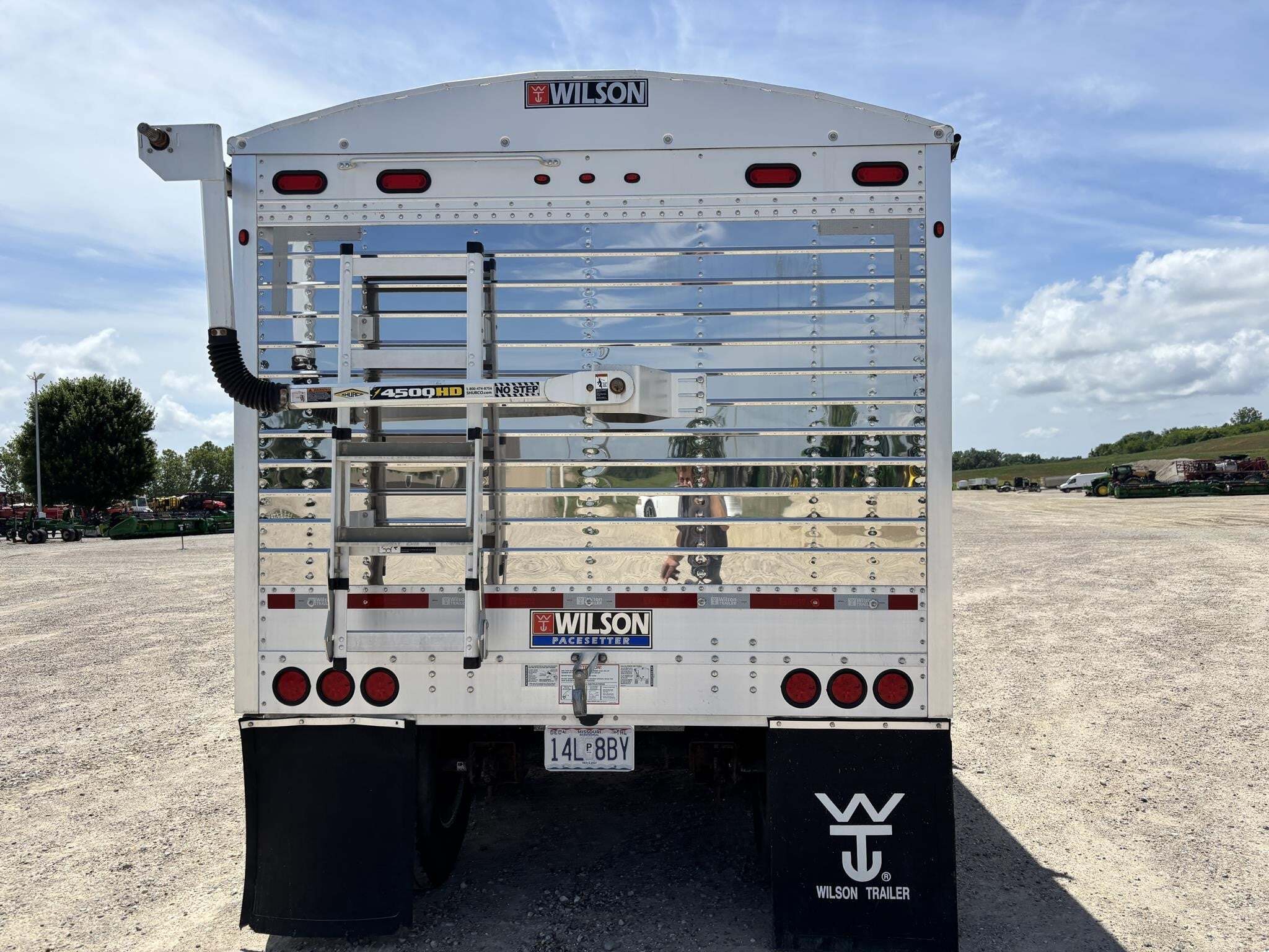2019 Wilson DWH-650 Grain Trailer