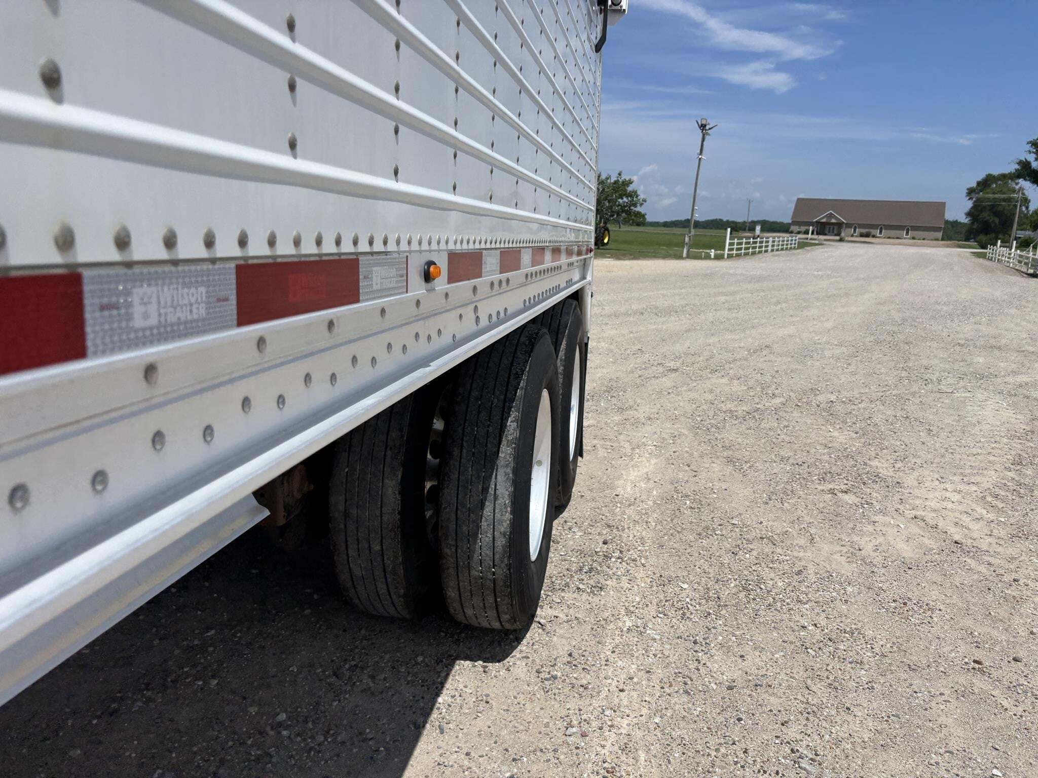 2019 Wilson DWH-650 Grain Trailer
