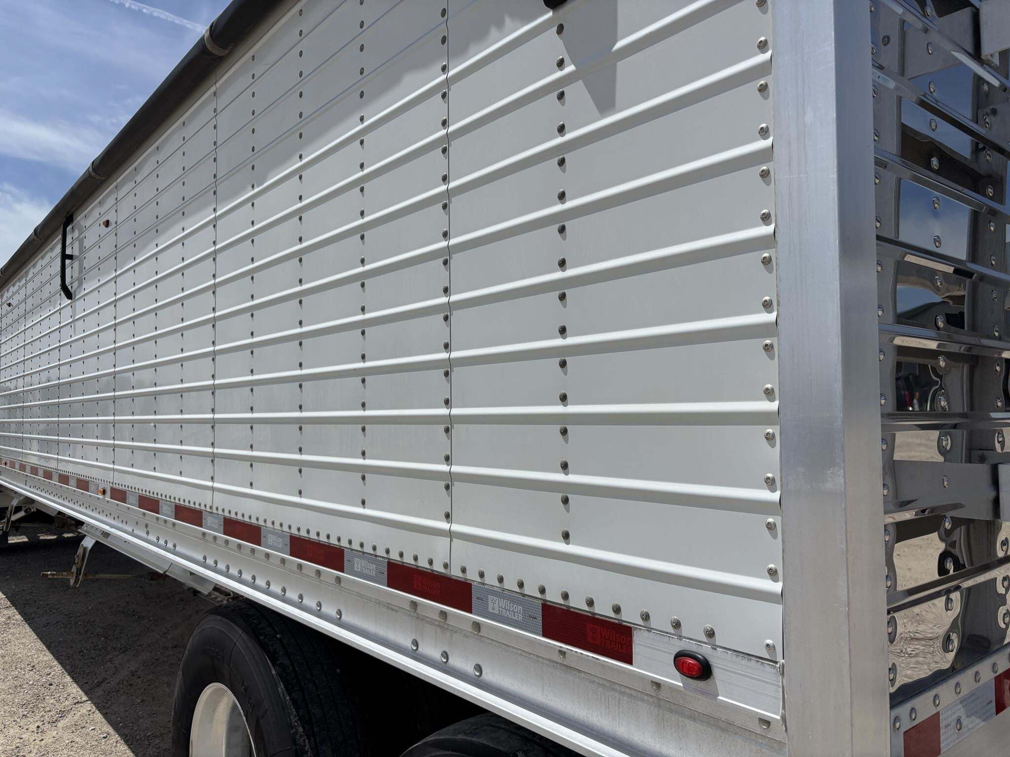 2019 Wilson DWH-650 Grain Trailer