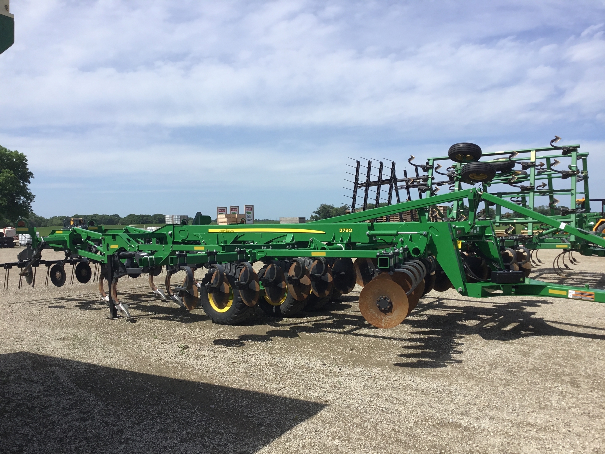 2023 John Deere 2730 Disk Chisel