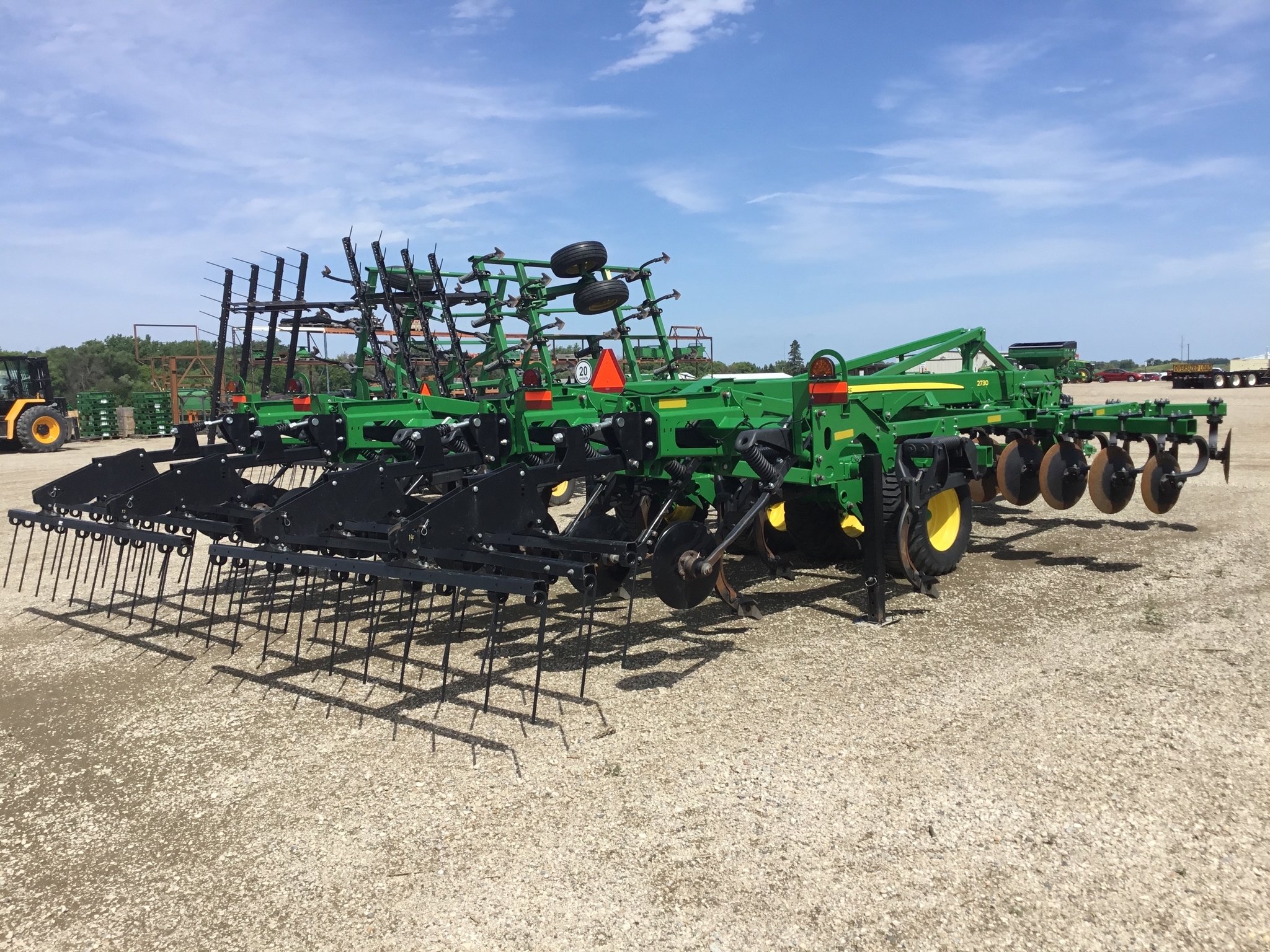 2023 John Deere 2730 Disk Chisel