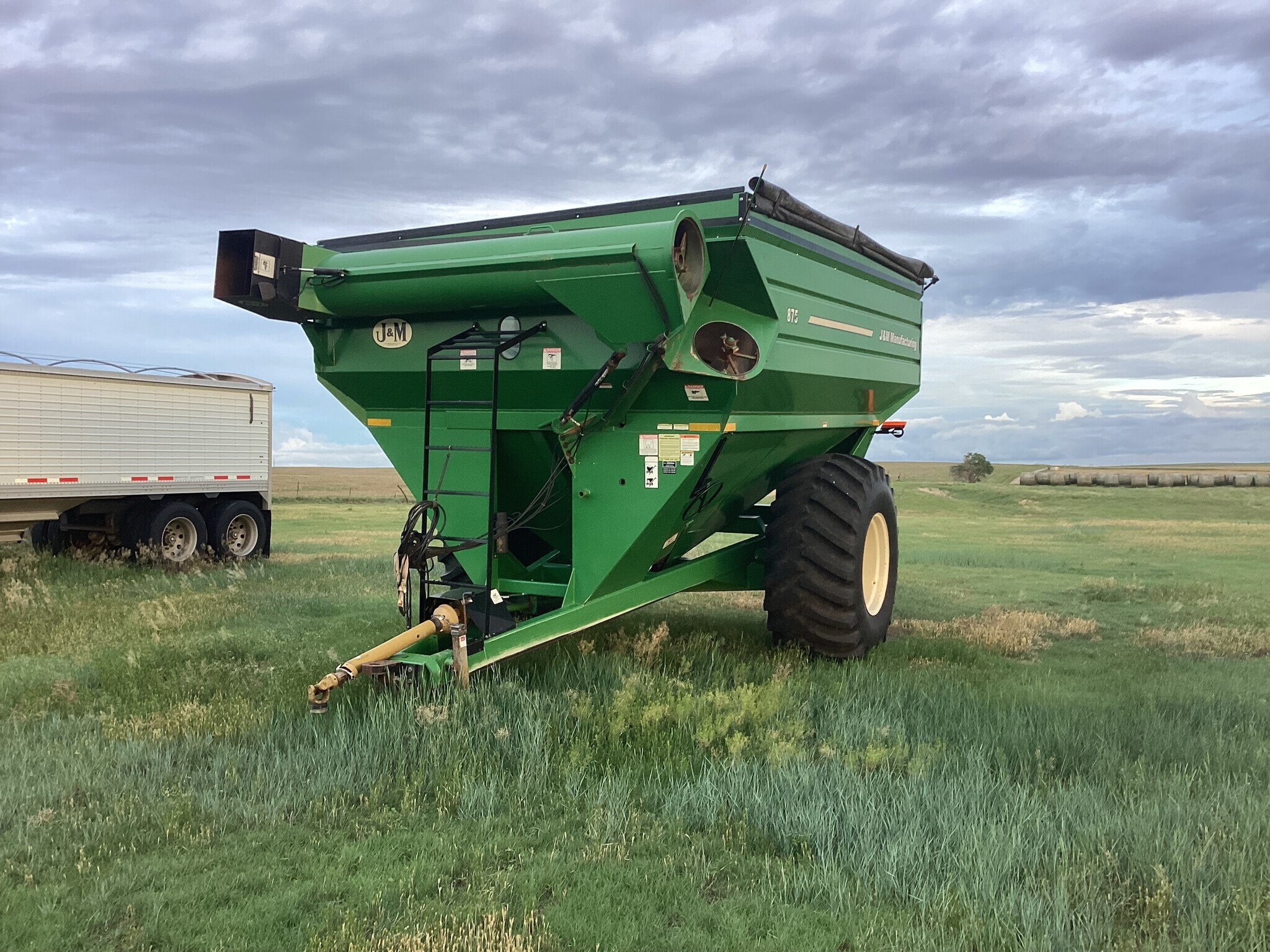 2008 J&M 875-18 Grain Cart