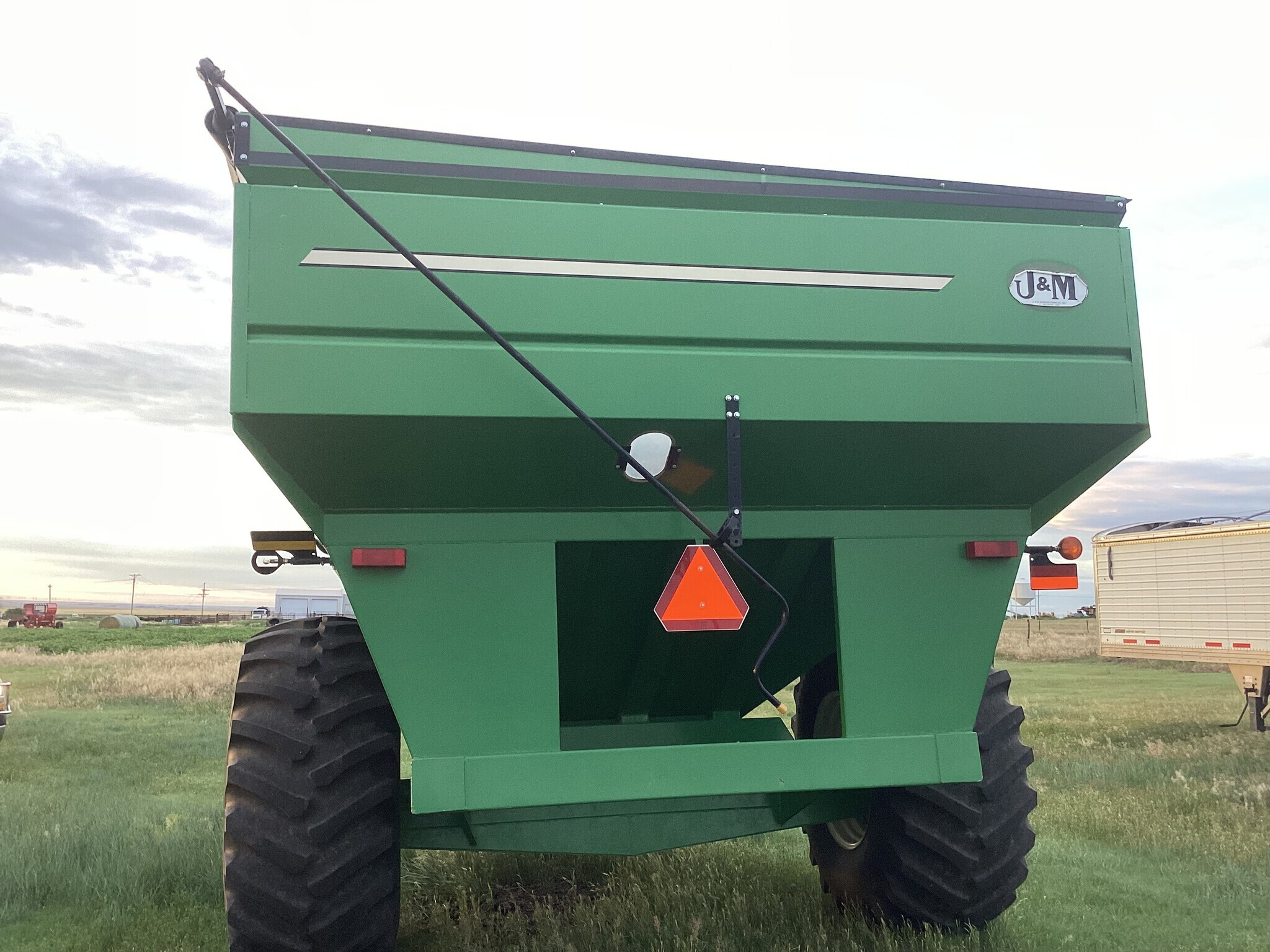 2008 J&M 875-18 Grain Cart