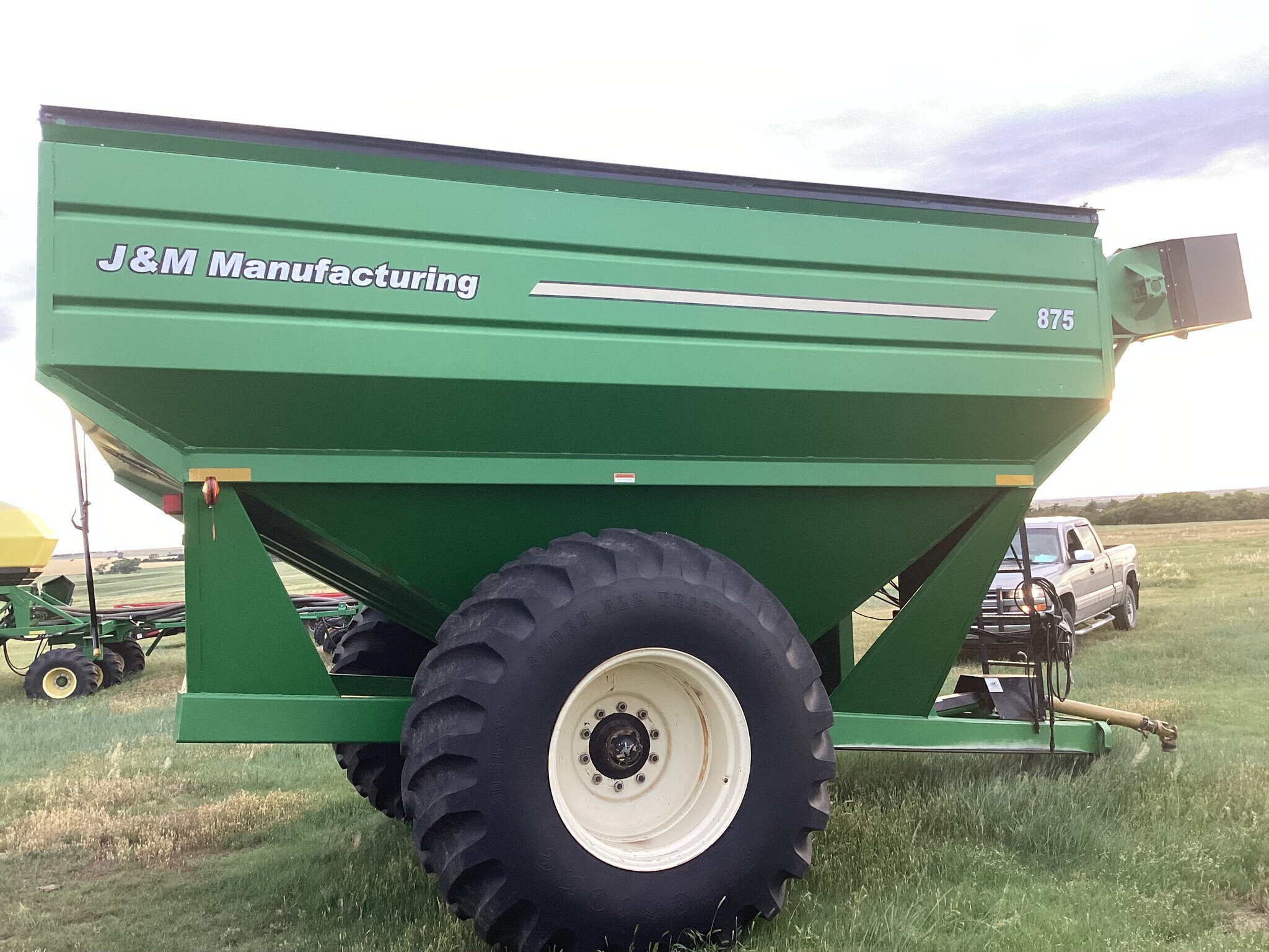2008 J&M 875-18 Grain Cart