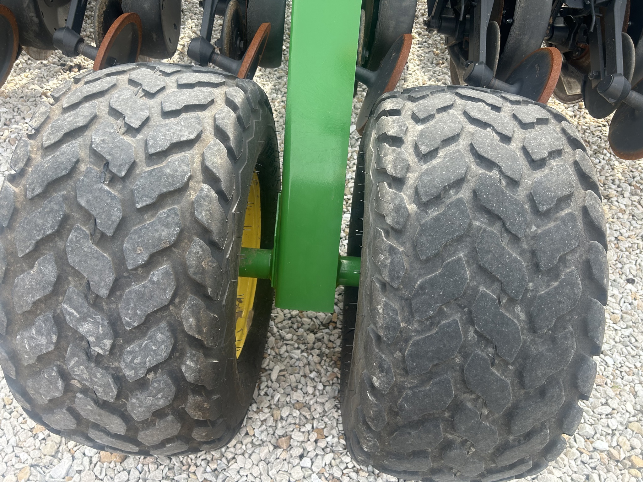  John Deere 1590 Drill