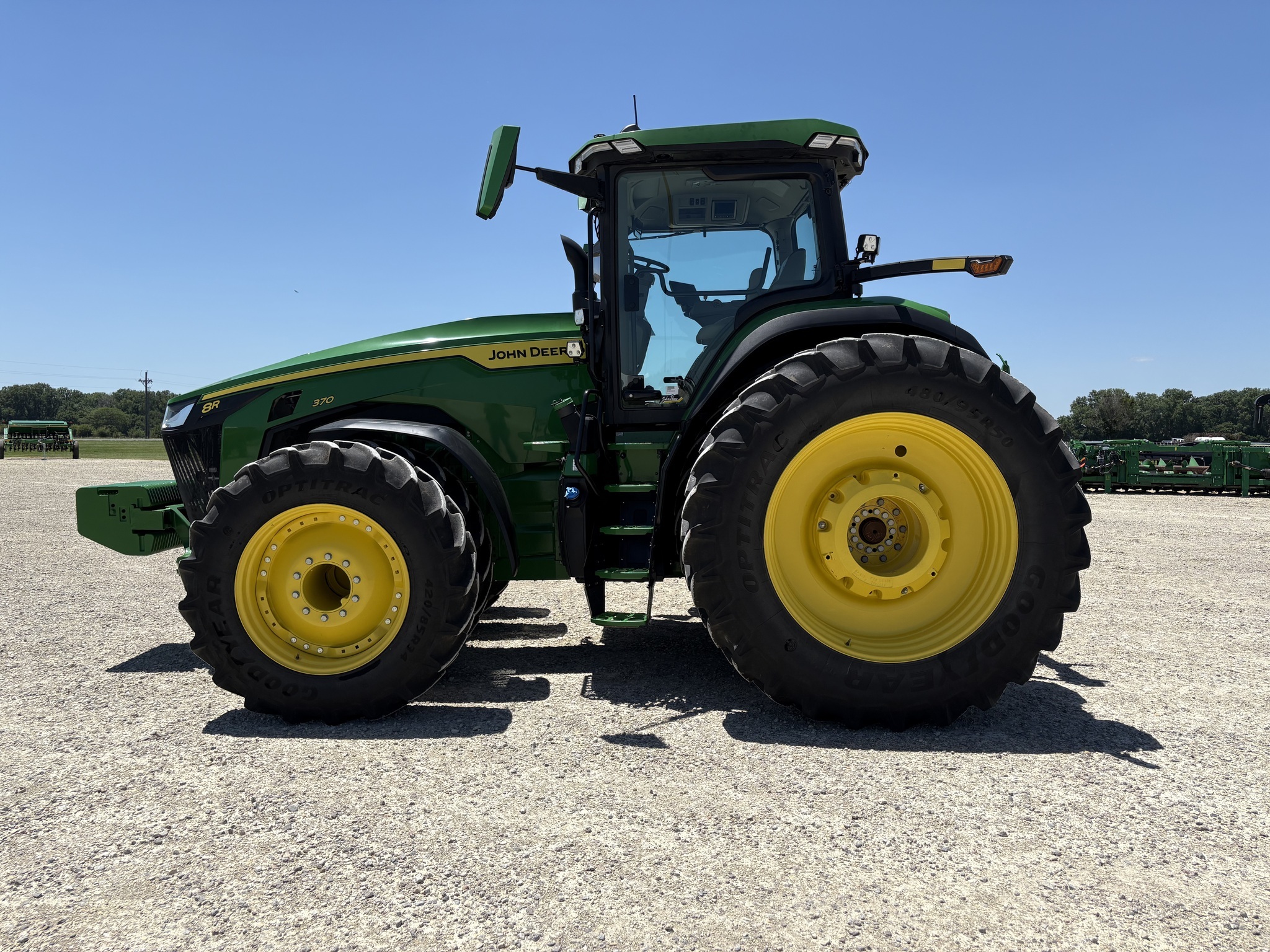 2025 John Deere 8R 370 Tractor