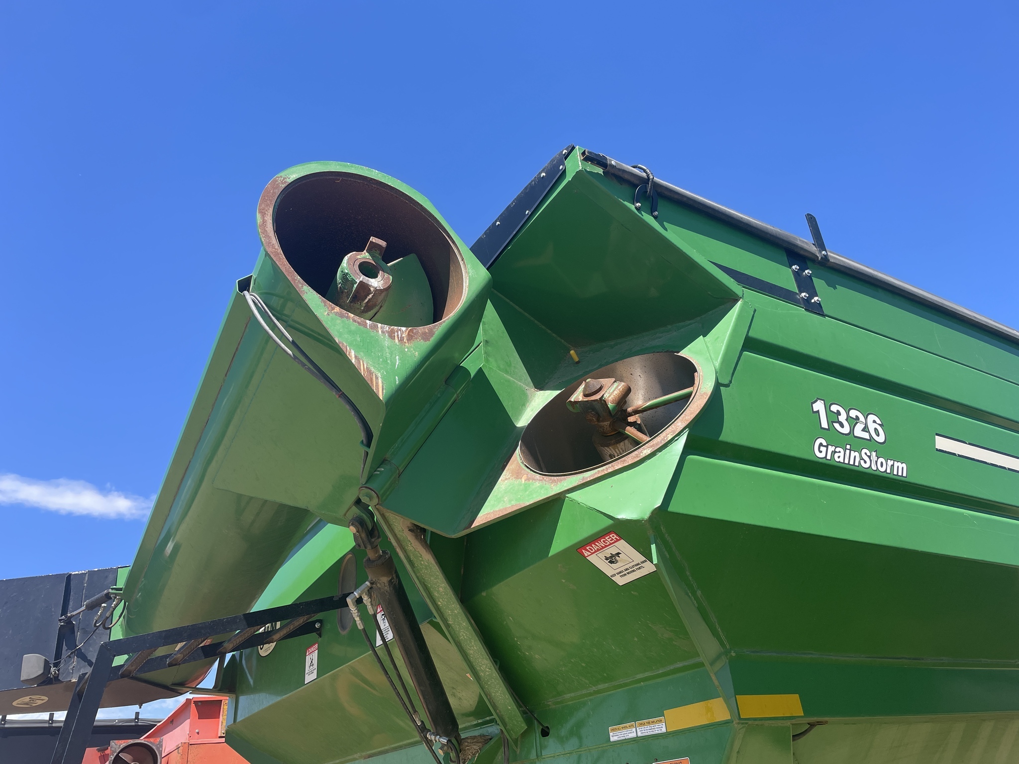 2009 J&M 1326 Grain Cart