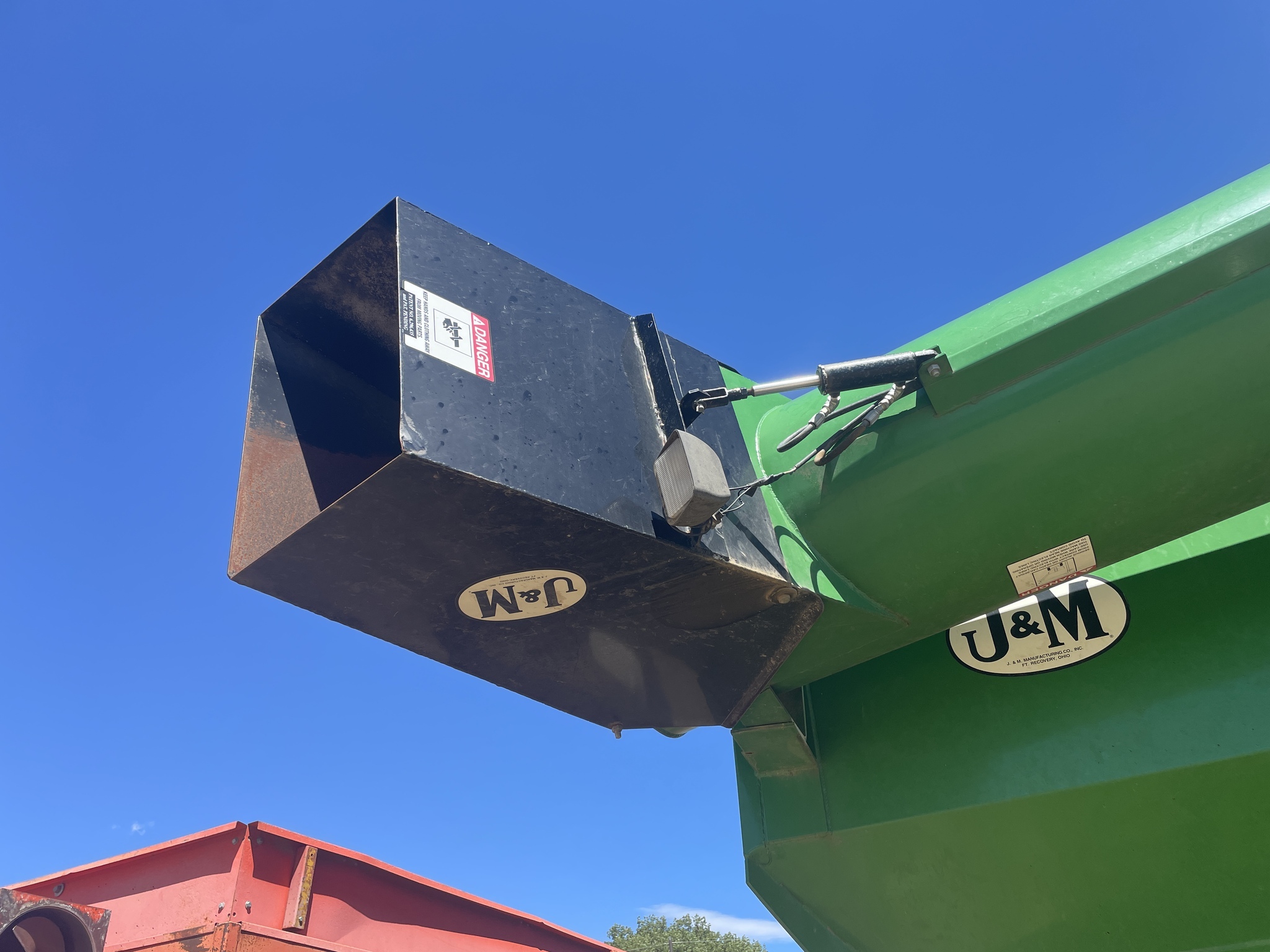 2009 J&M 1326 Grain Cart