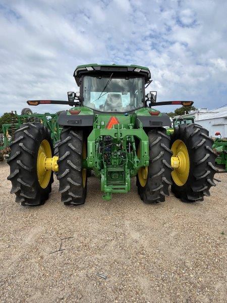 2022 John Deere 8R 370 Tractor