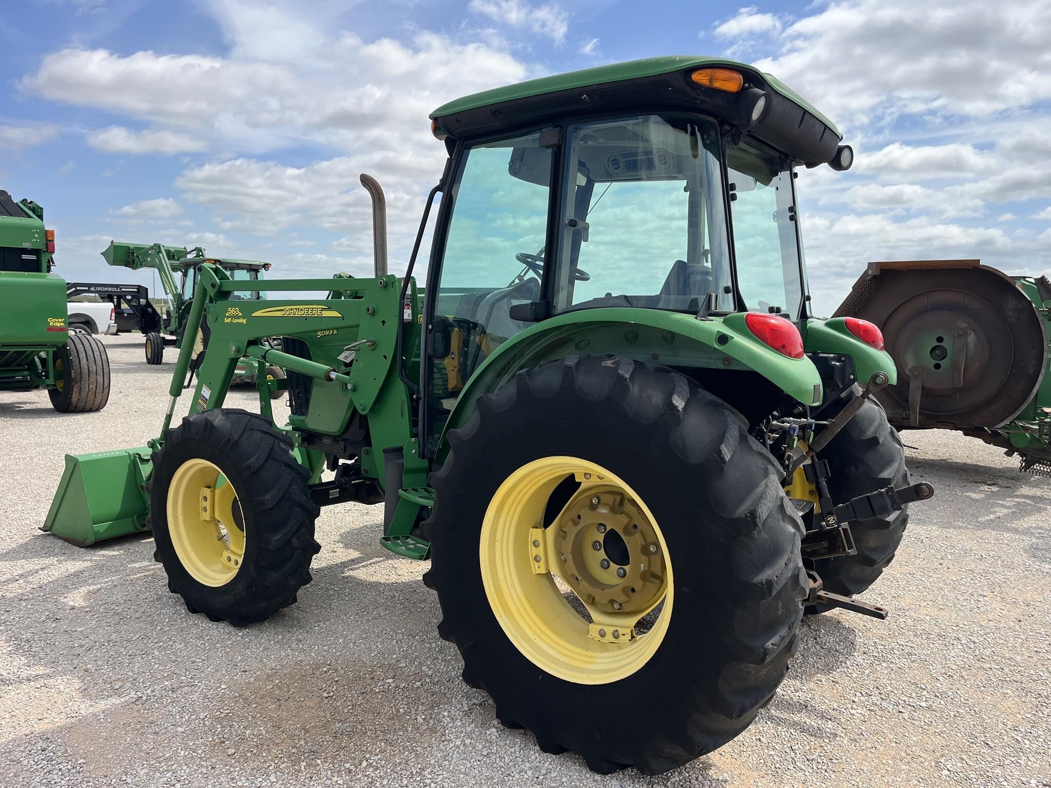 2011 John Deere 5093E Tractor