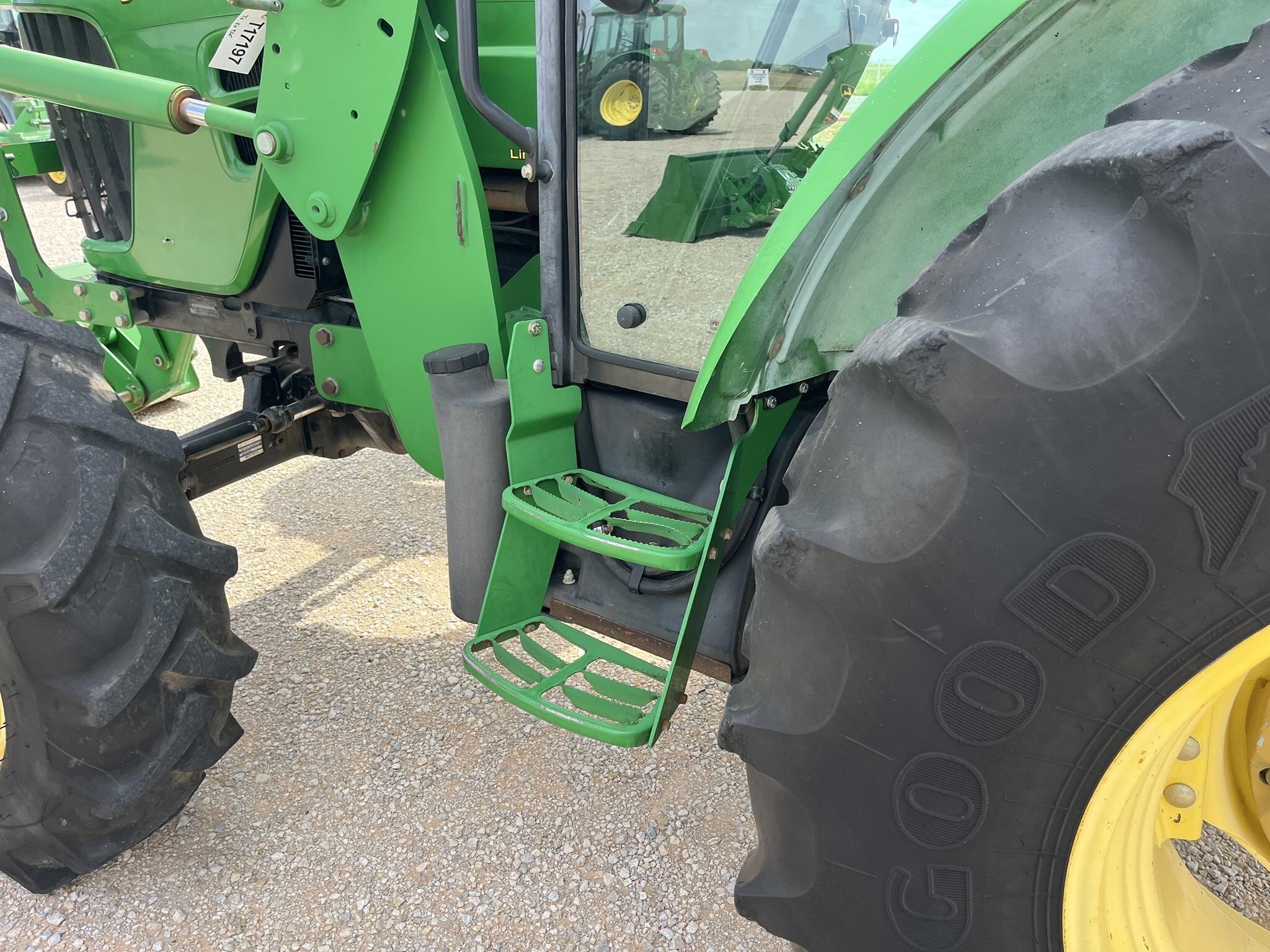 2011 John Deere 5093E Tractor