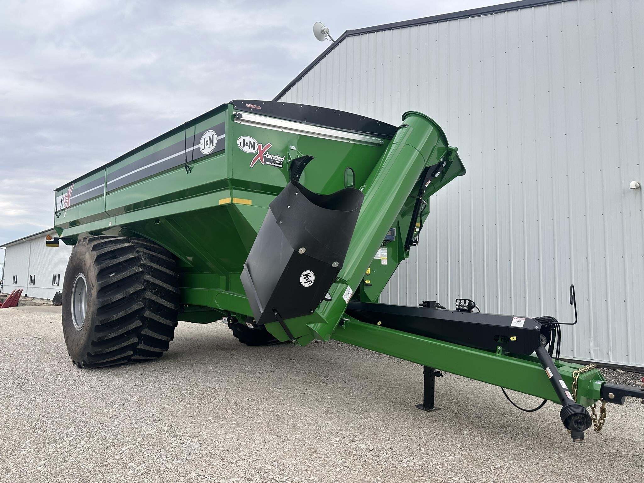 2026 J&M 1132-22S Grain Cart