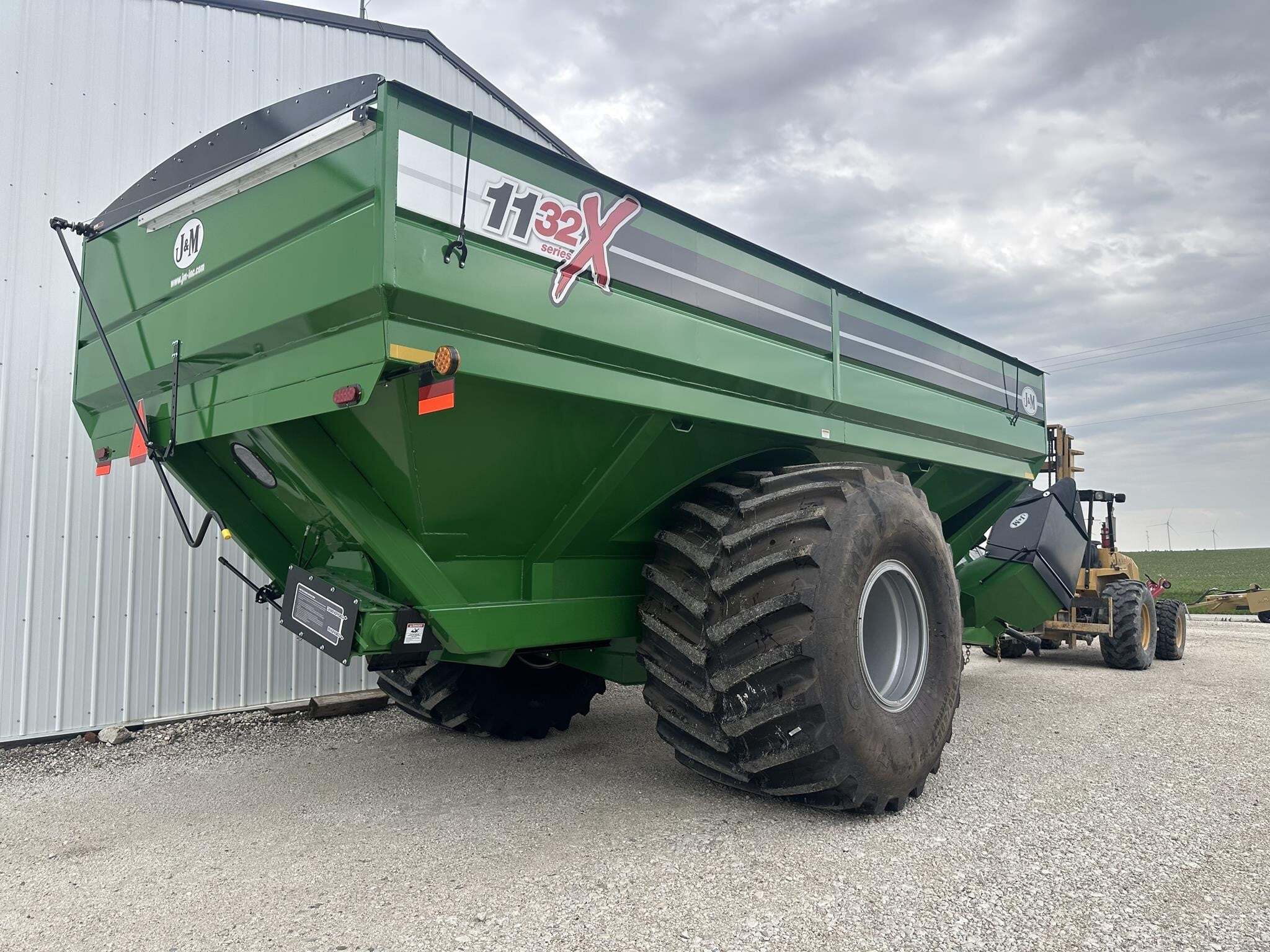 2026 J&M 1132-22S Grain Cart