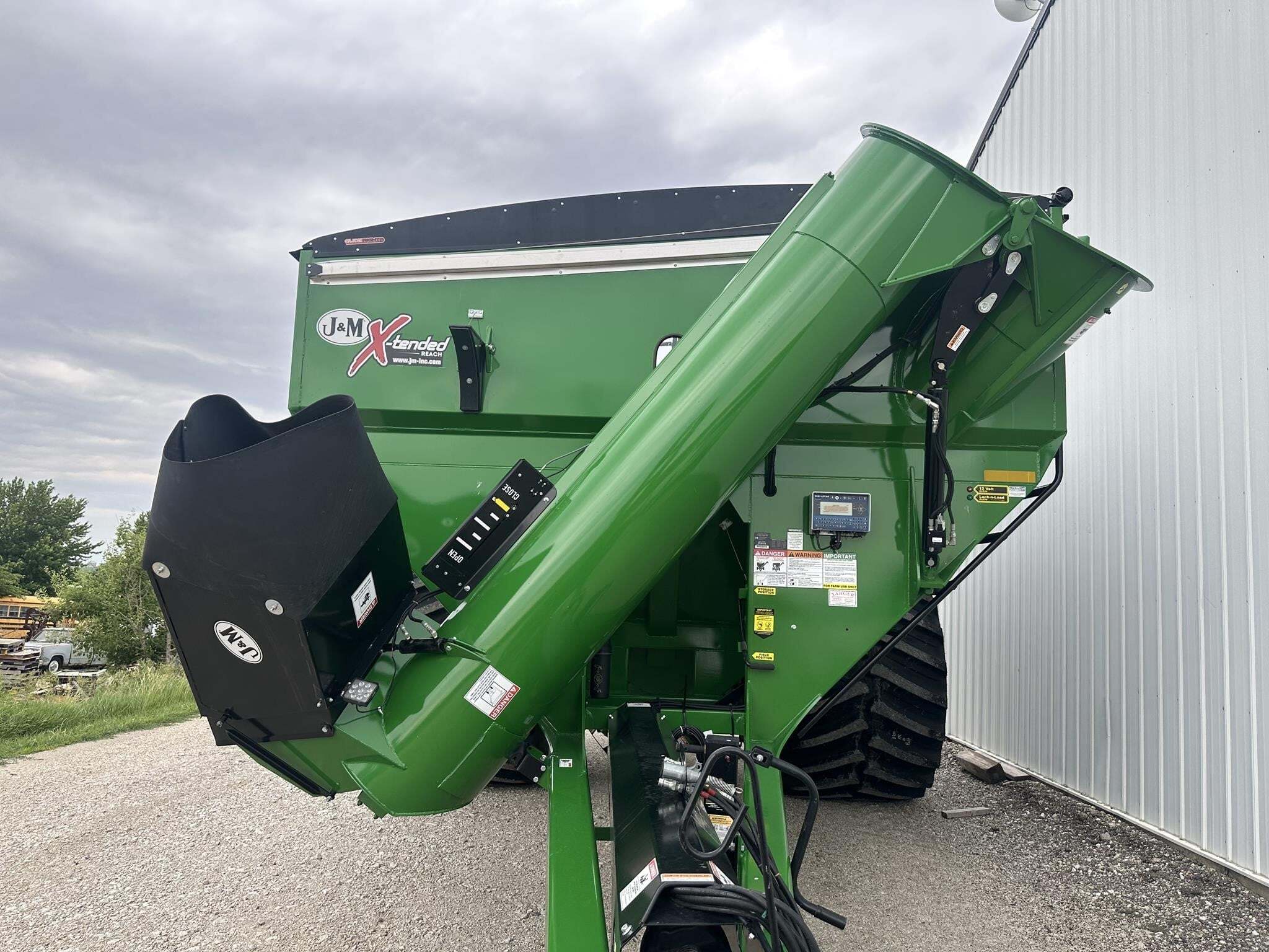 2026 J&M 1132-22S Grain Cart
