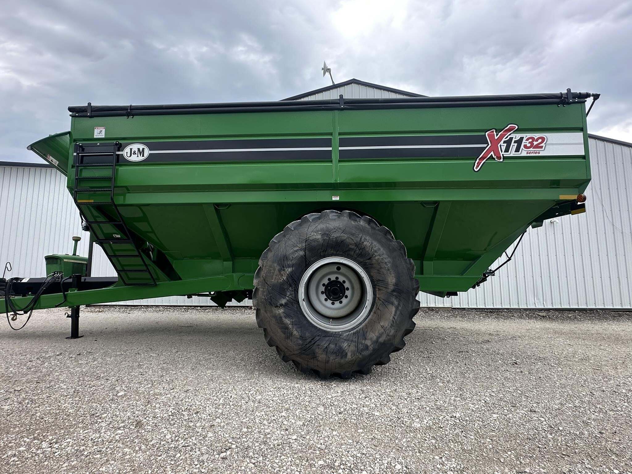 2026 J&M 1132-22S Grain Cart