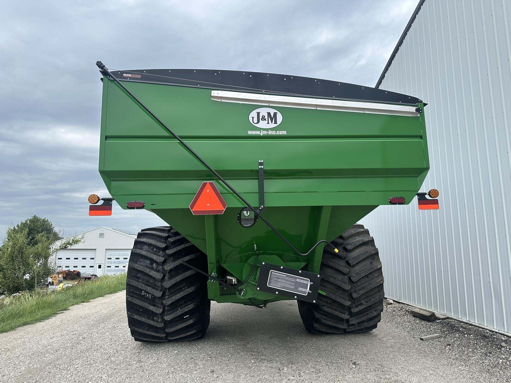 2026 J&M 1132-22S Grain Cart