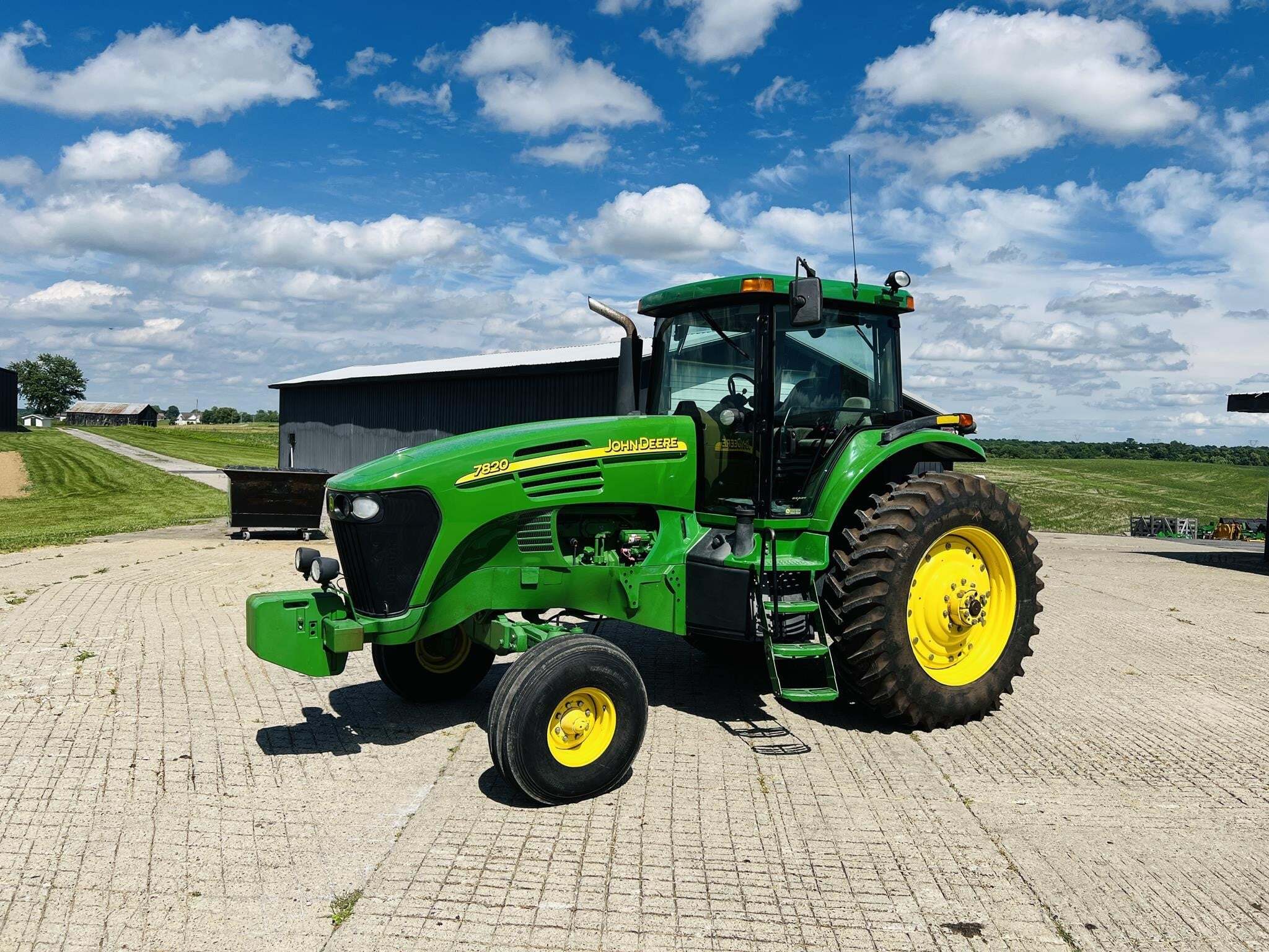 2005 John Deere 7820 Tractor