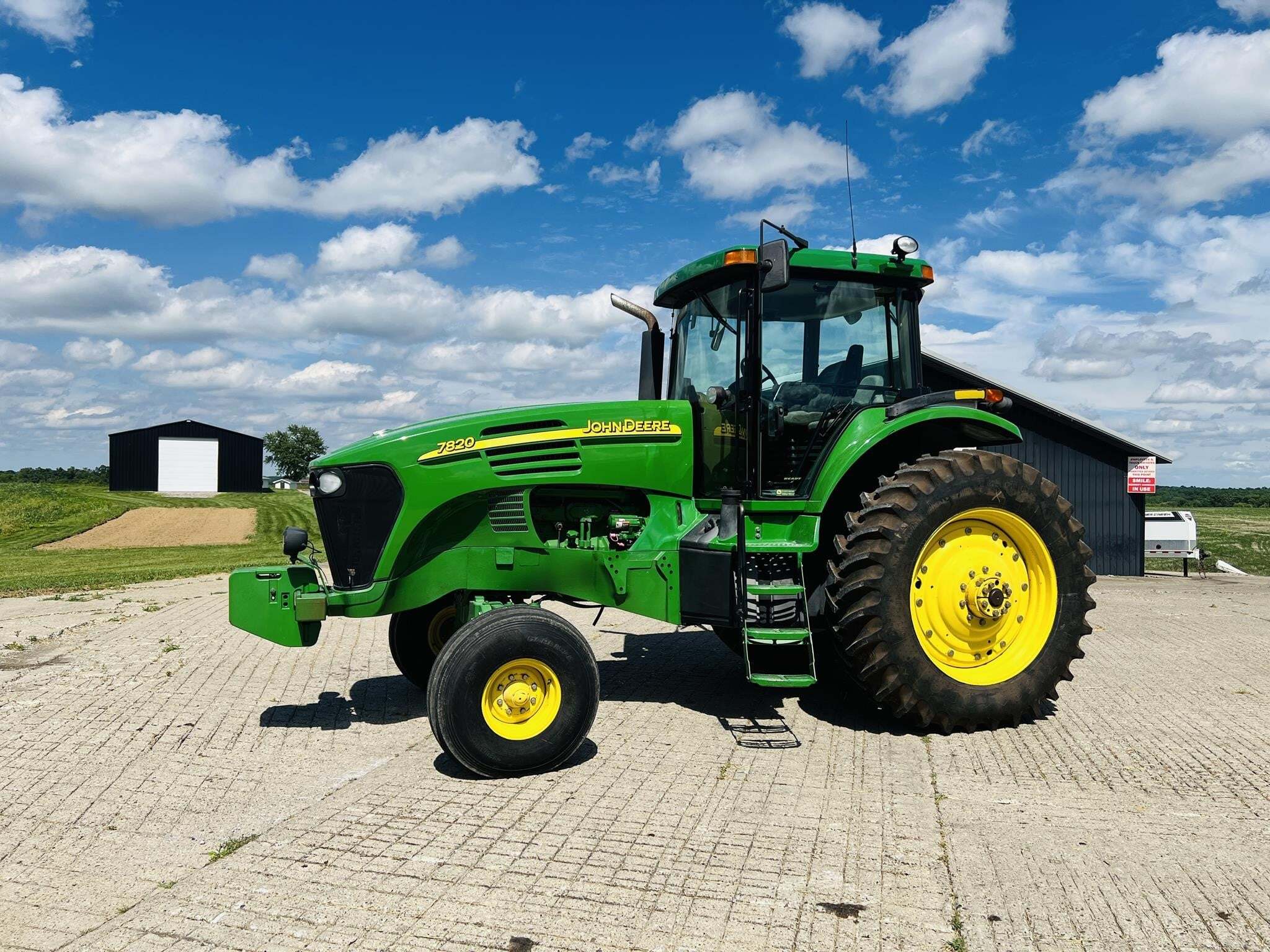 2005 John Deere 7820 Tractor