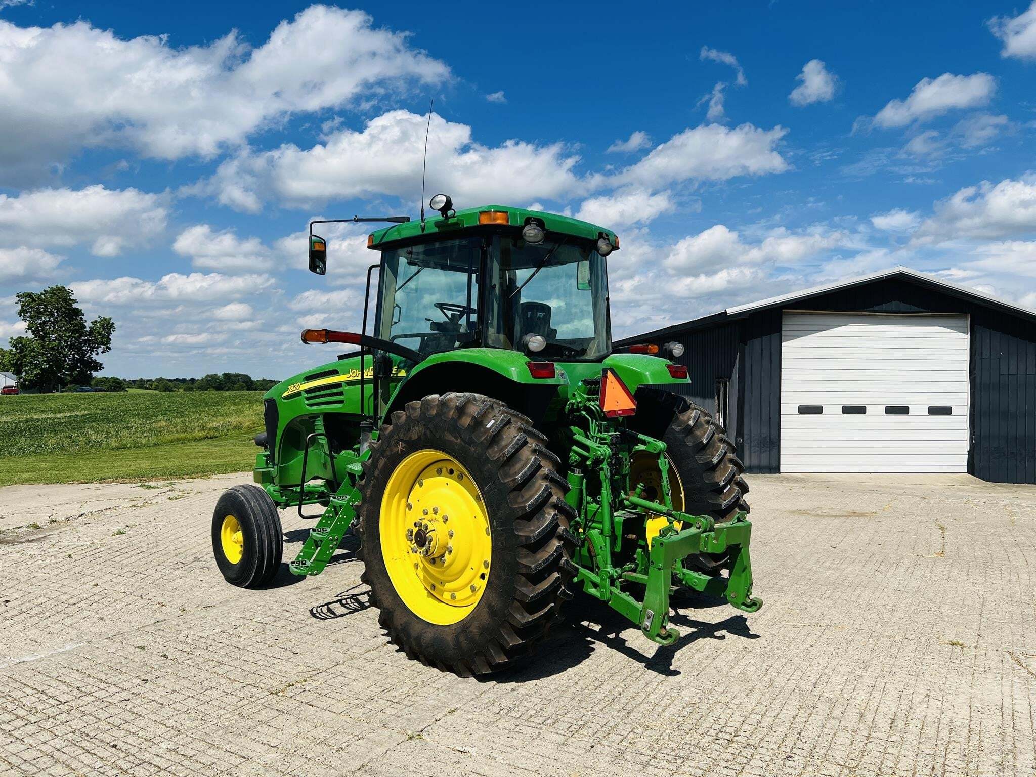 2005 John Deere 7820 Tractor