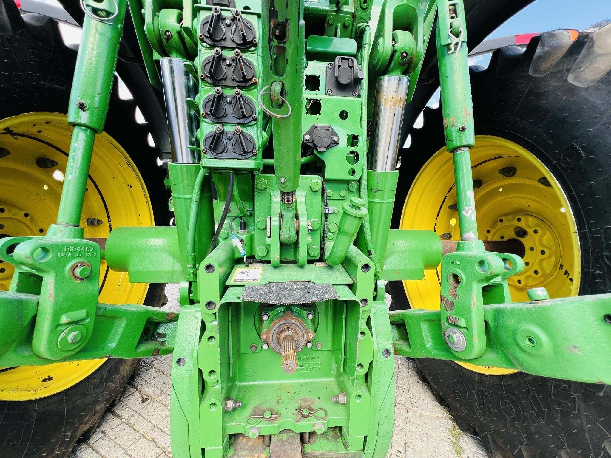 2005 John Deere 7820 Tractor