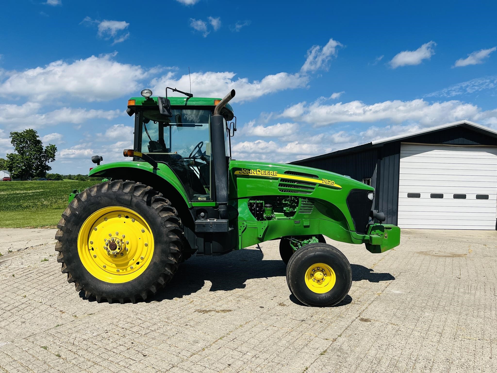 2005 John Deere 7820 Tractor