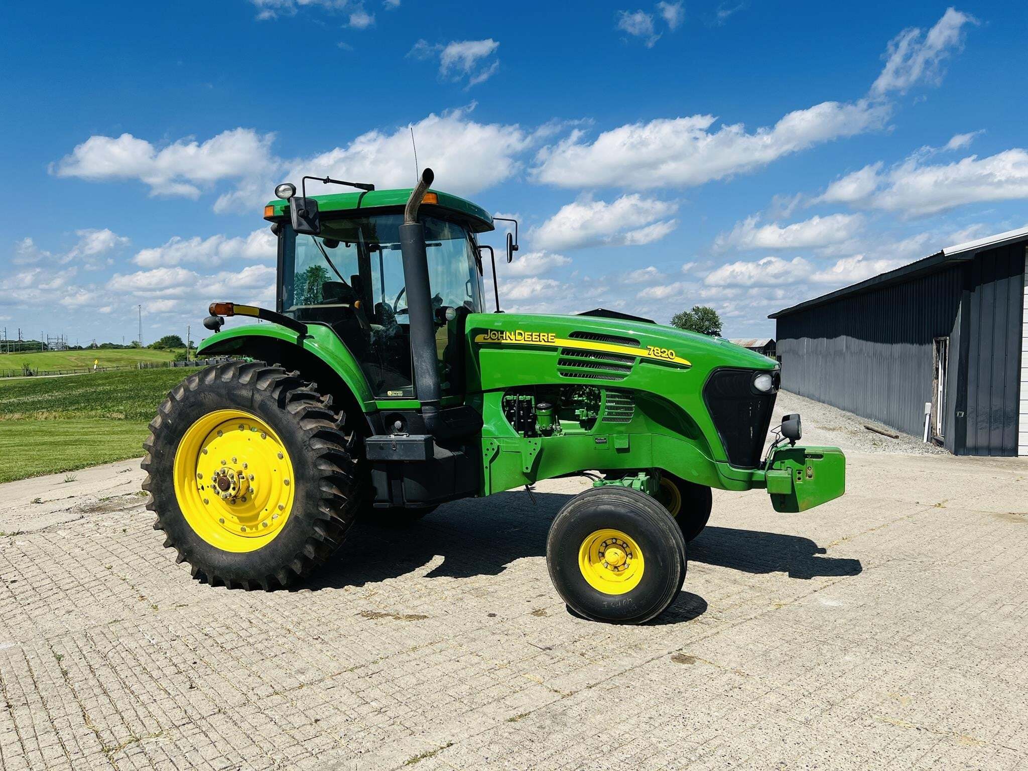 2005 John Deere 7820 Tractor