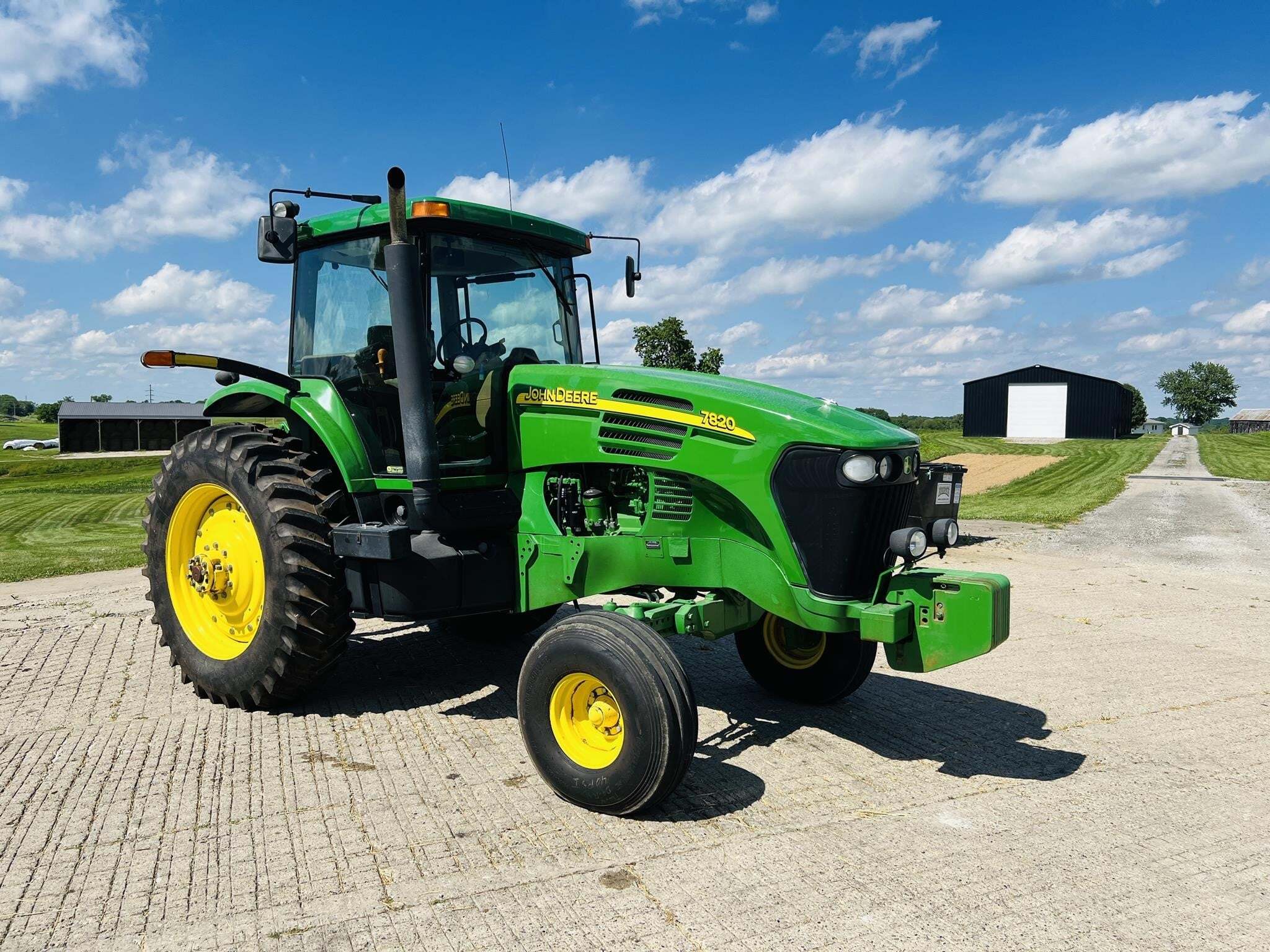 2005 John Deere 7820 Tractor