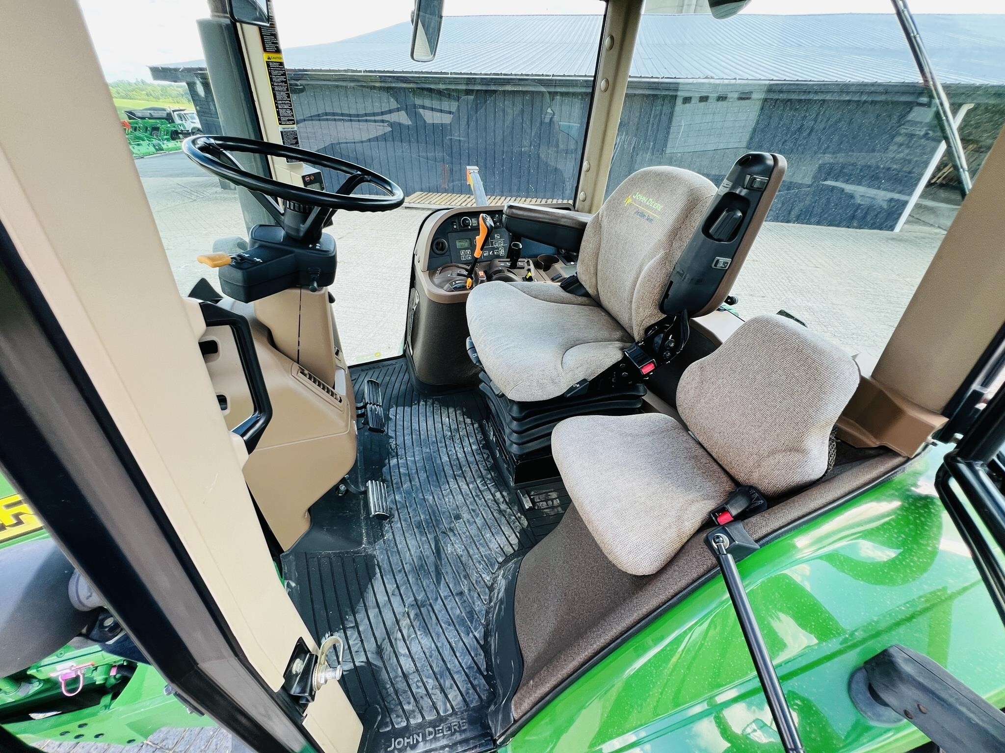 2005 John Deere 7820 Tractor