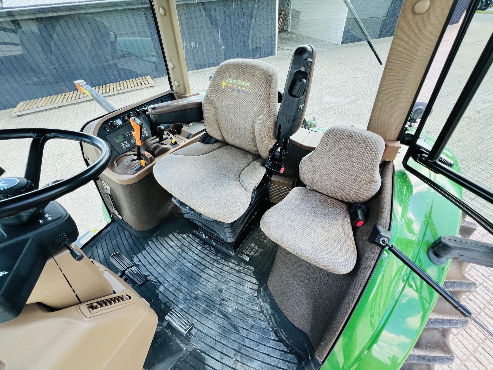 2005 John Deere 7820 Tractor