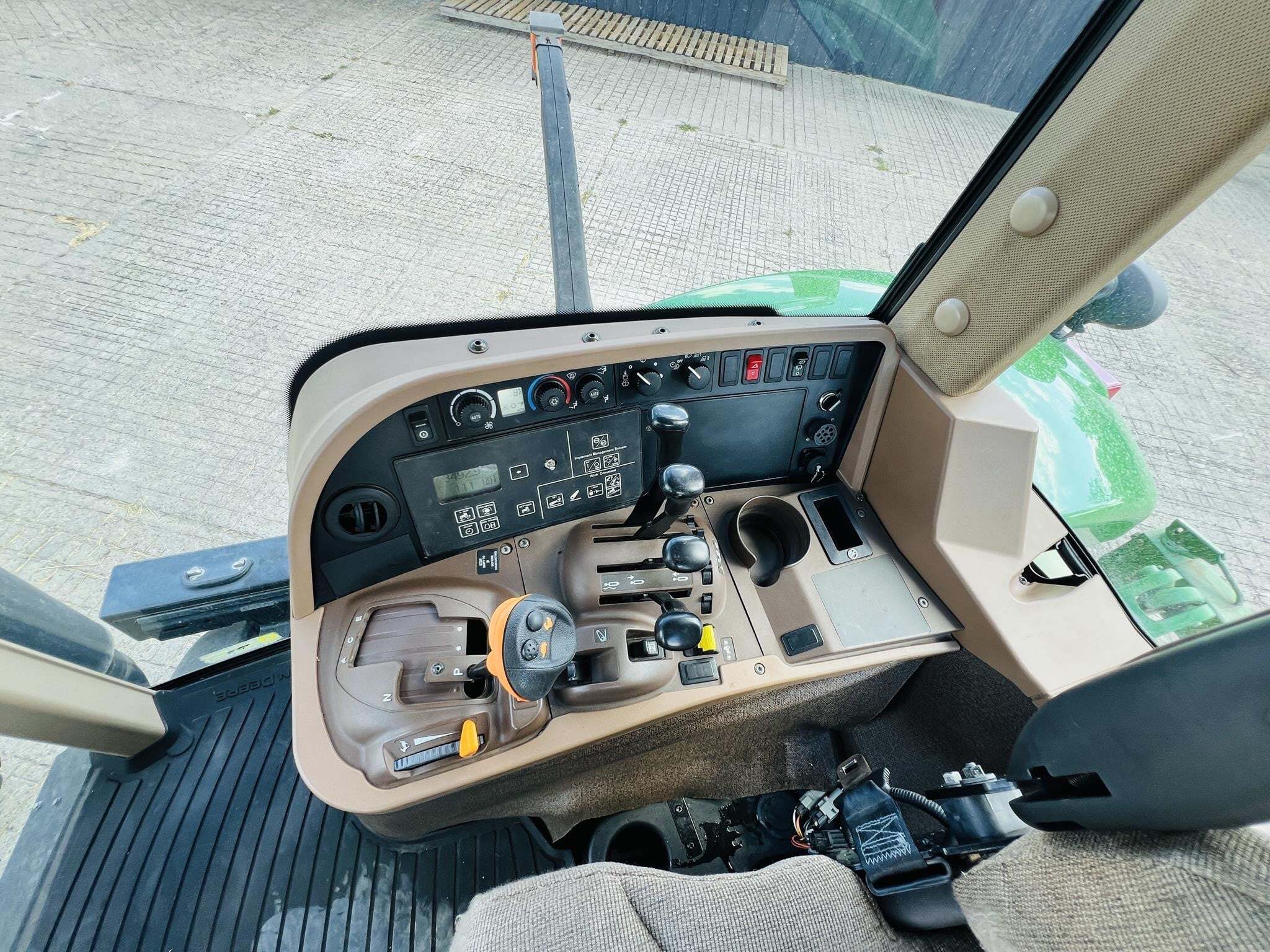 2005 John Deere 7820 Tractor