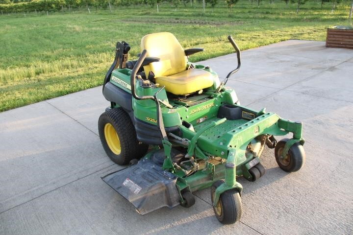 2013 John Deere Z925A Lawn Mower