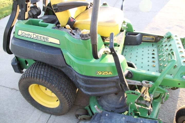 2013 John Deere Z925A Lawn Mower