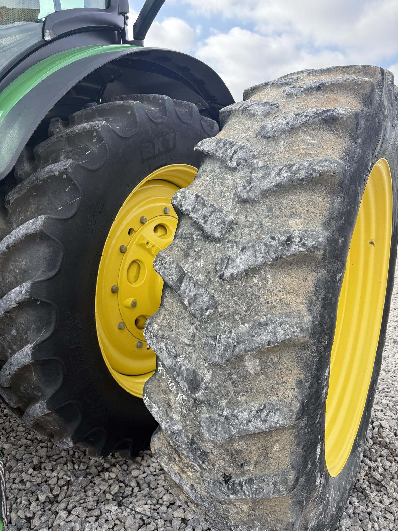2014 John Deere 8370R Tractor
