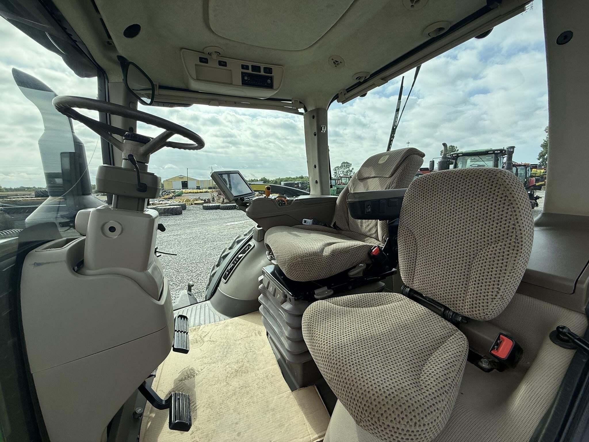 2014 John Deere 8370R Tractor