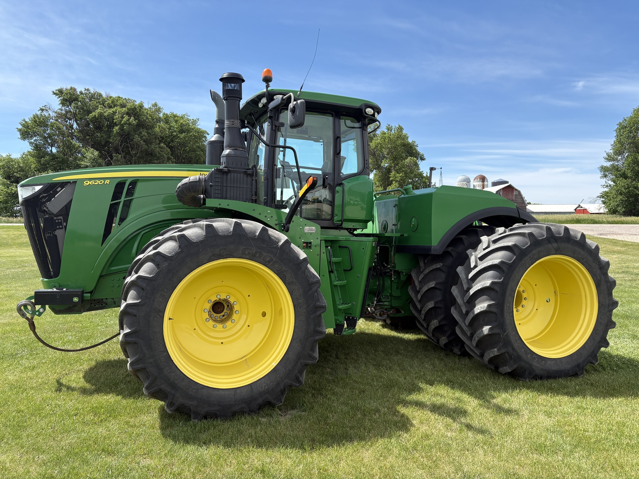 2015 John Deere 9620R Tractor