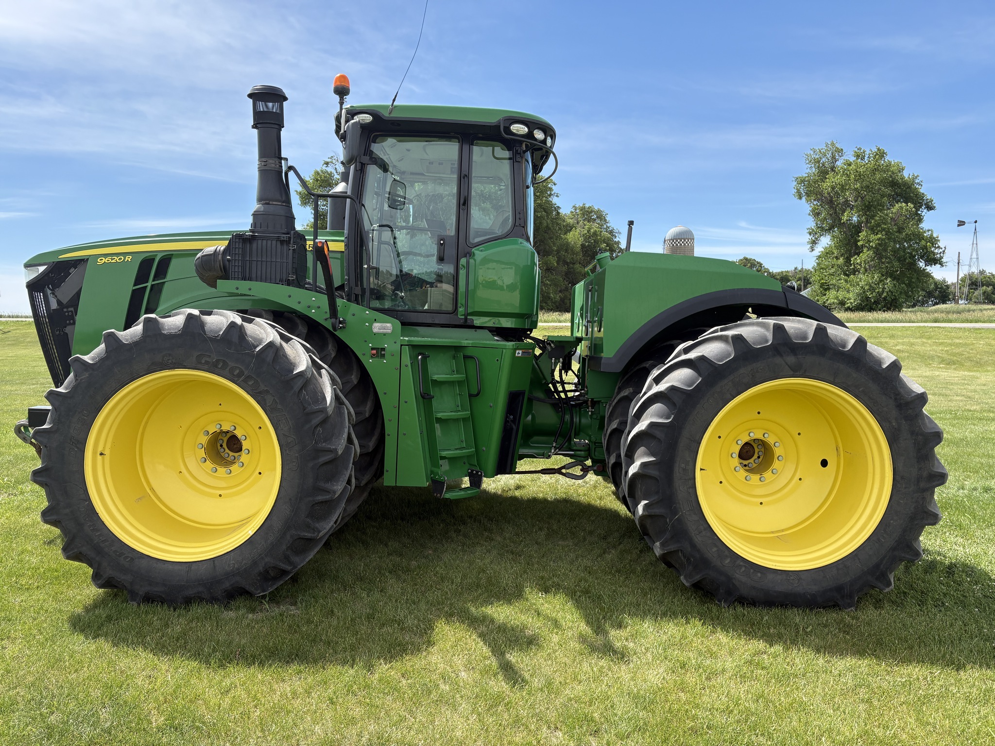 2015 John Deere 9620R Tractor