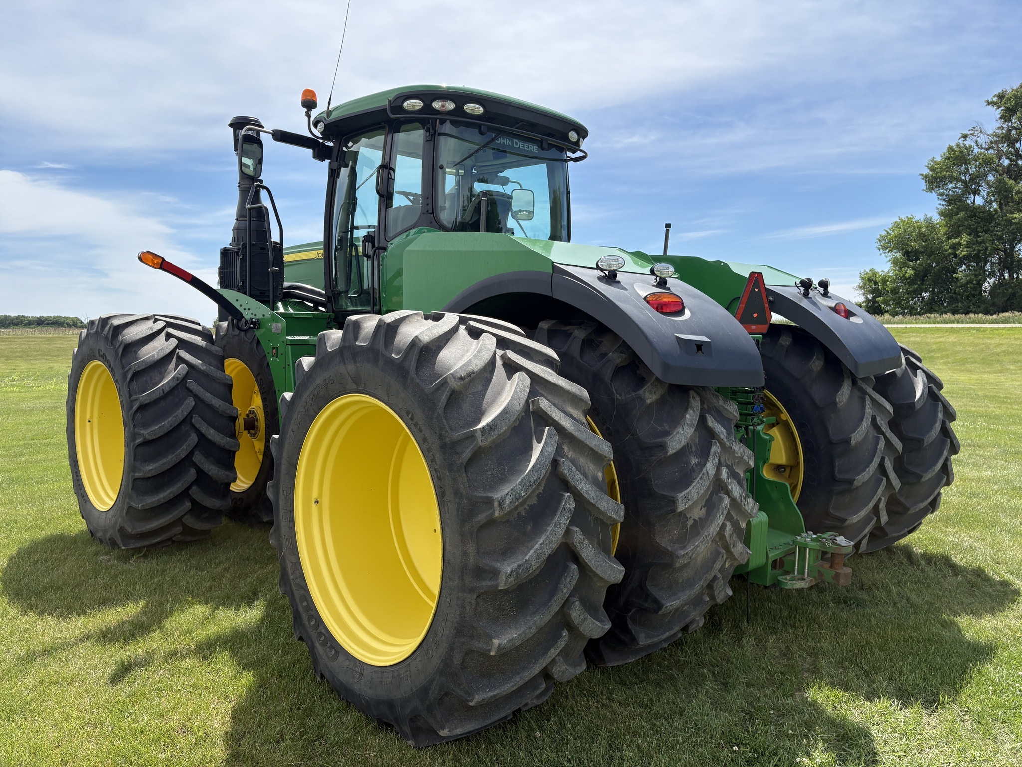 2015 John Deere 9620R Tractor