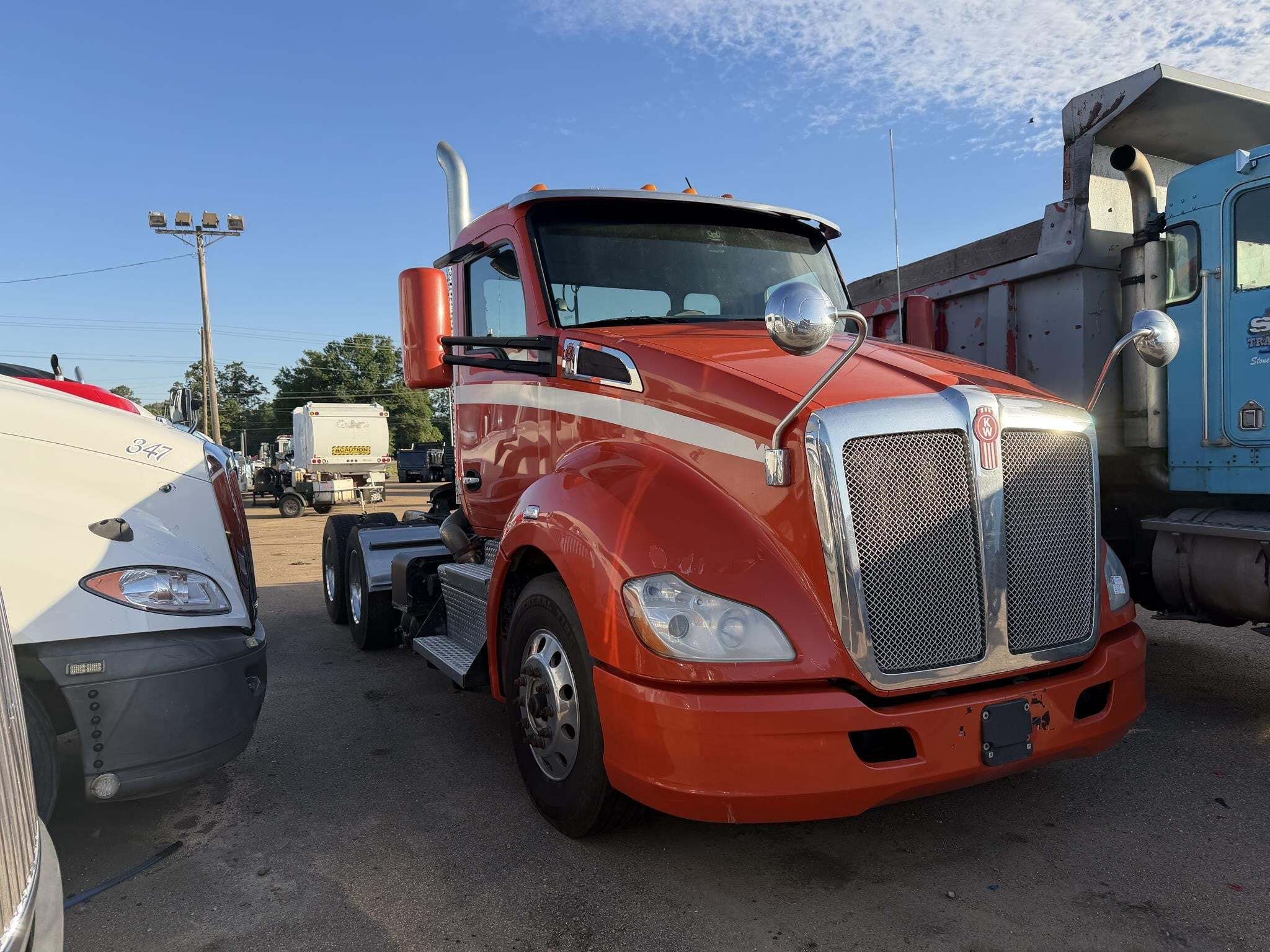 2019 Kenworth T680 Semi Trucks/Trailer