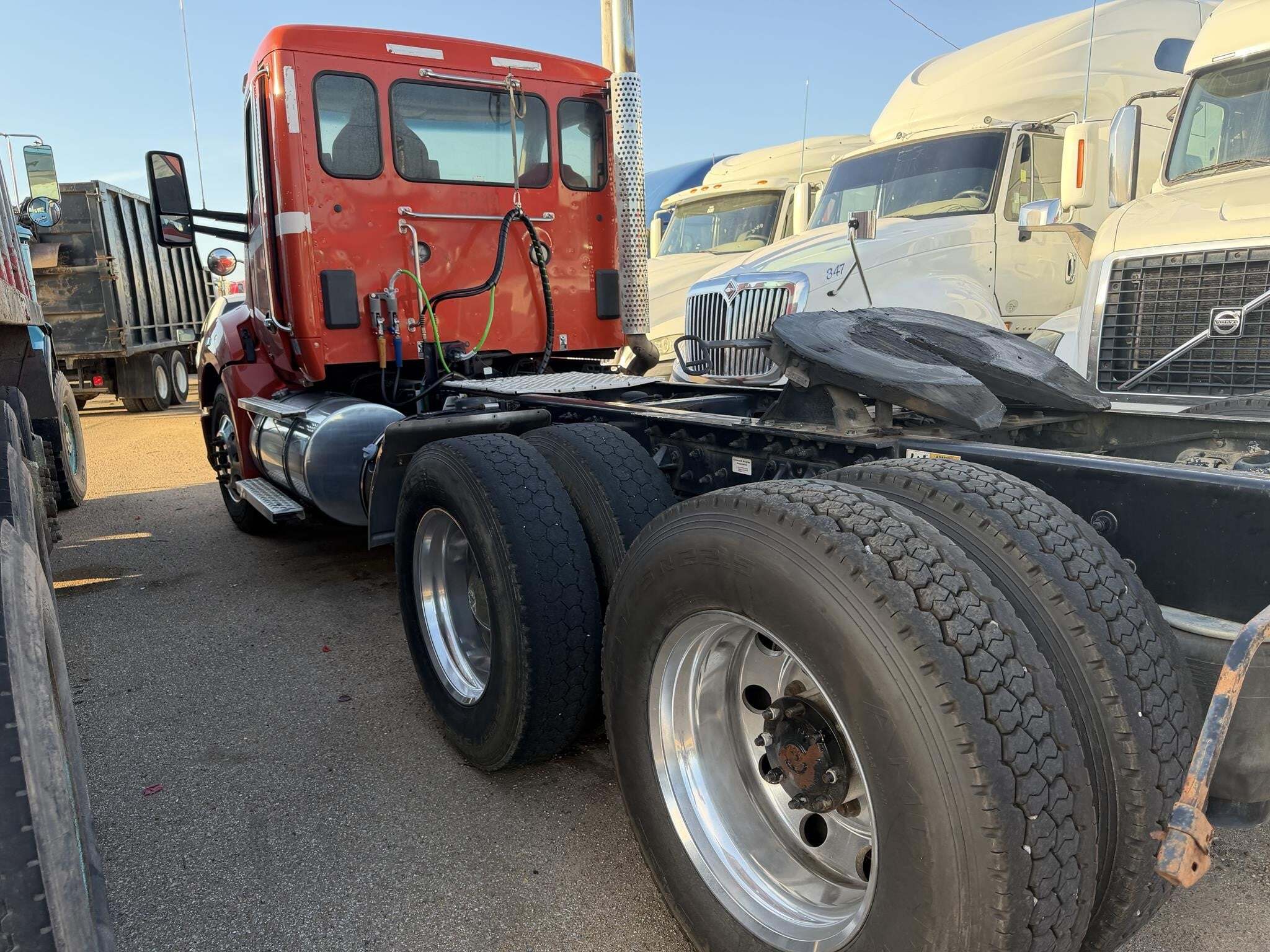 2019 Kenworth T680 Semi Trucks/Trailer