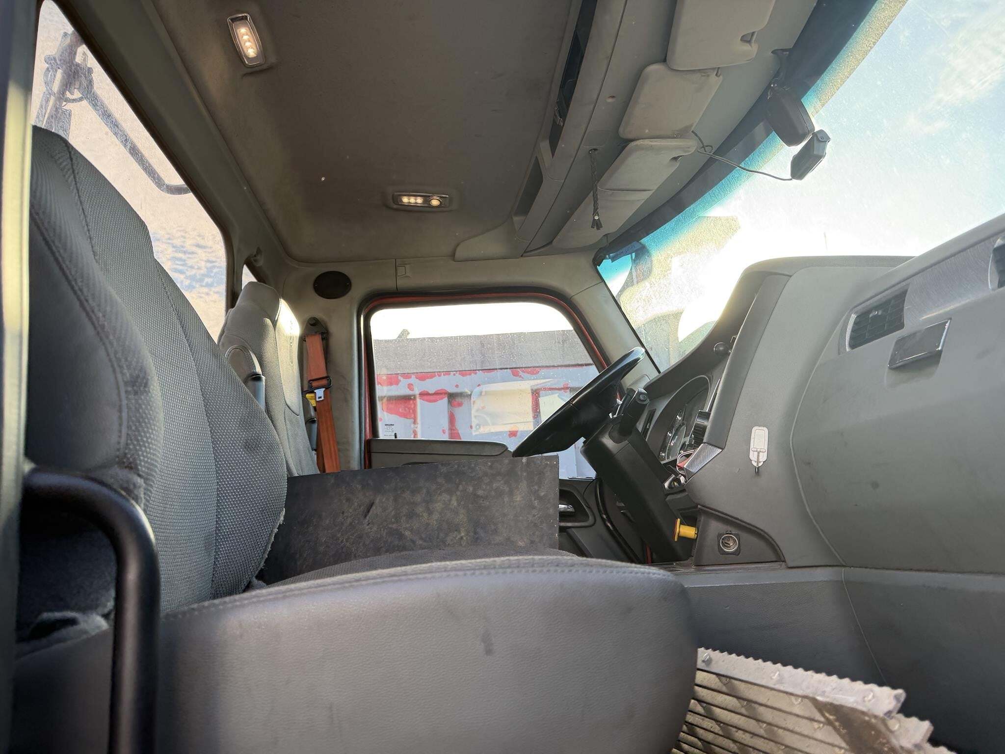 2019 Kenworth T680 Semi Trucks/Trailer