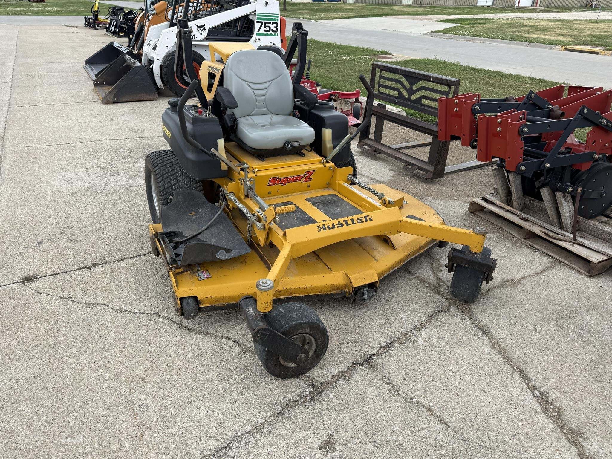 2014 Hustler Super Z 72 Lawn Mower