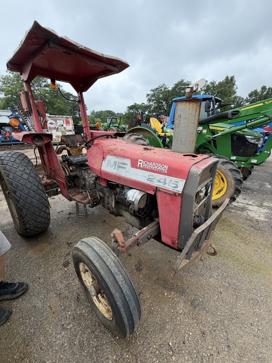 1983 Massey Ferguson 245 Tractor