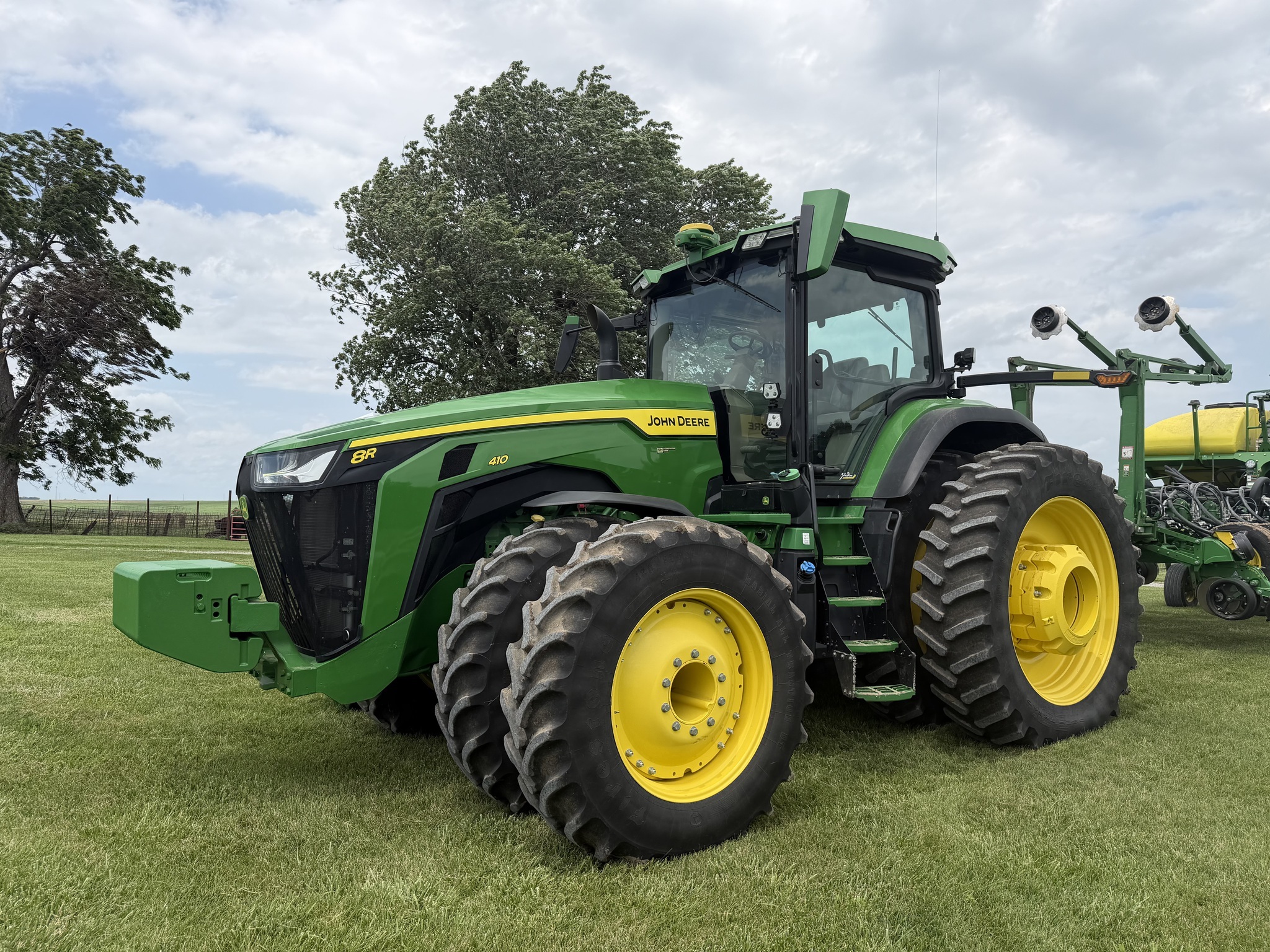 2022 John Deere 8R 410 Tractor