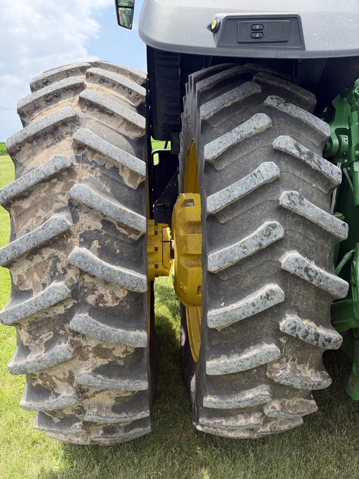 2022 John Deere 8R 410 Tractor