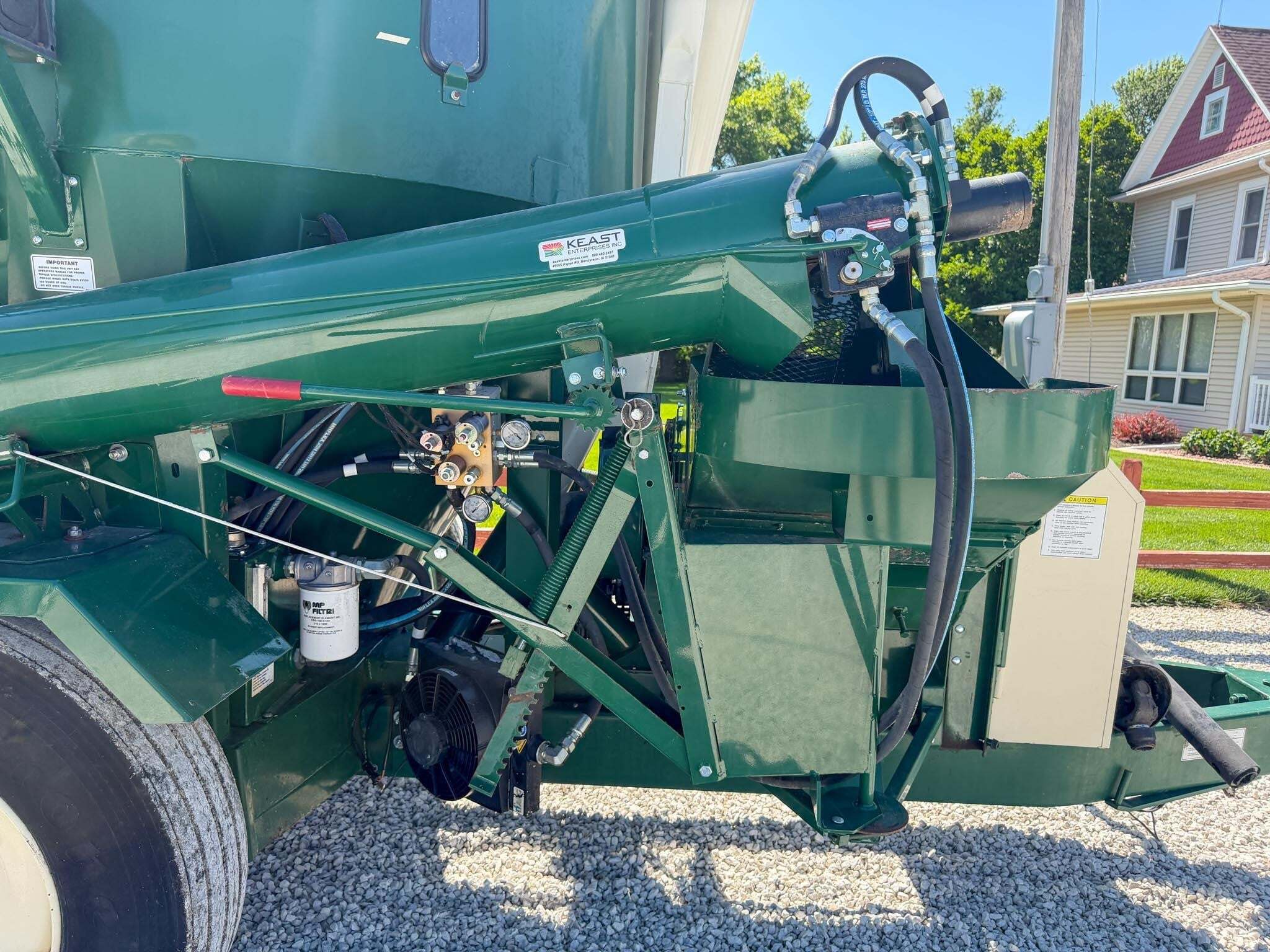 2018 Art's Way 7165 Grinders and Mixer