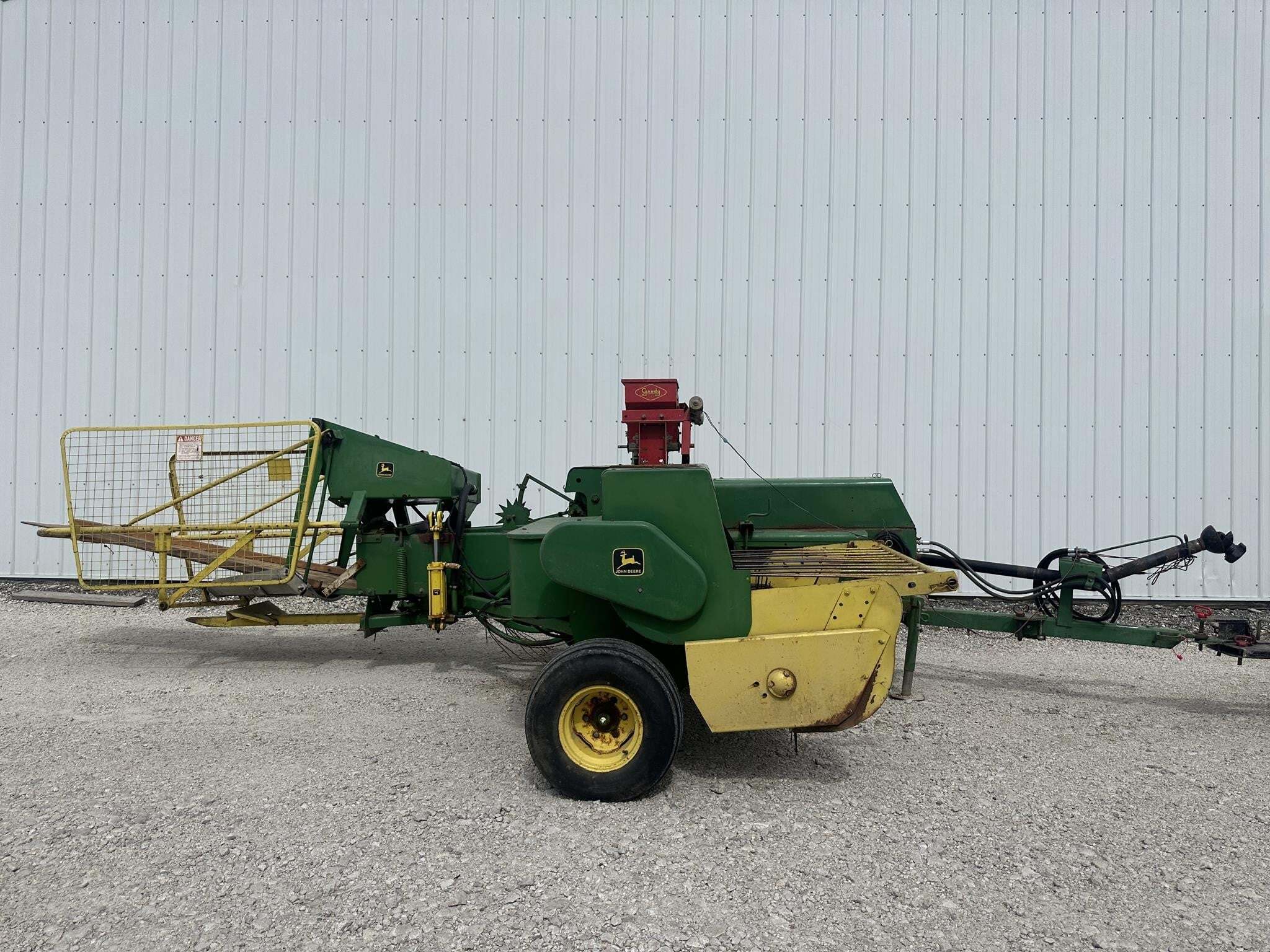  John Deere 327 Small Square Baler