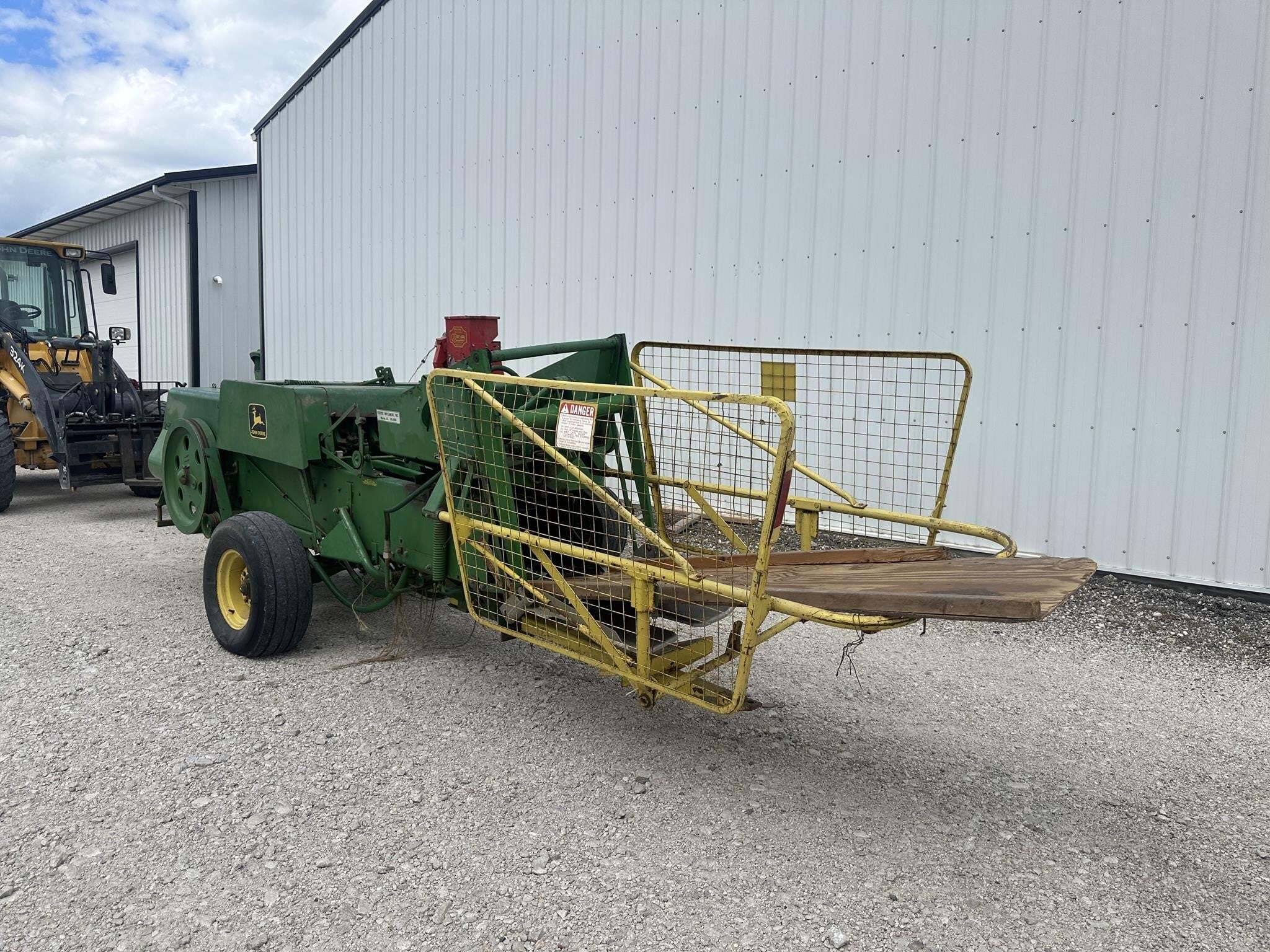  John Deere 327 Small Square Baler